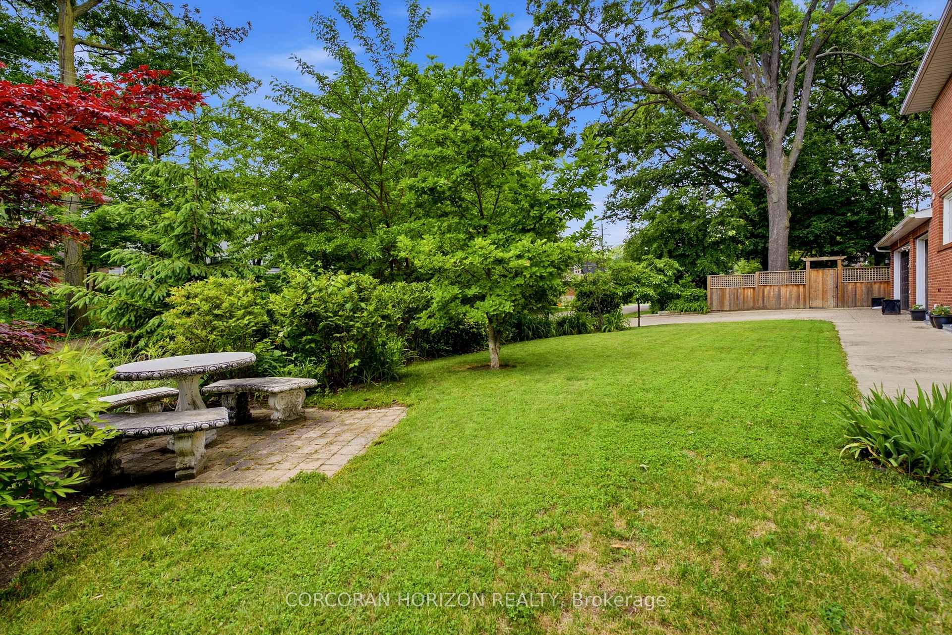 Photo 4 of 77 Mineola Road E, Mississauga, Mineola — HOMEH