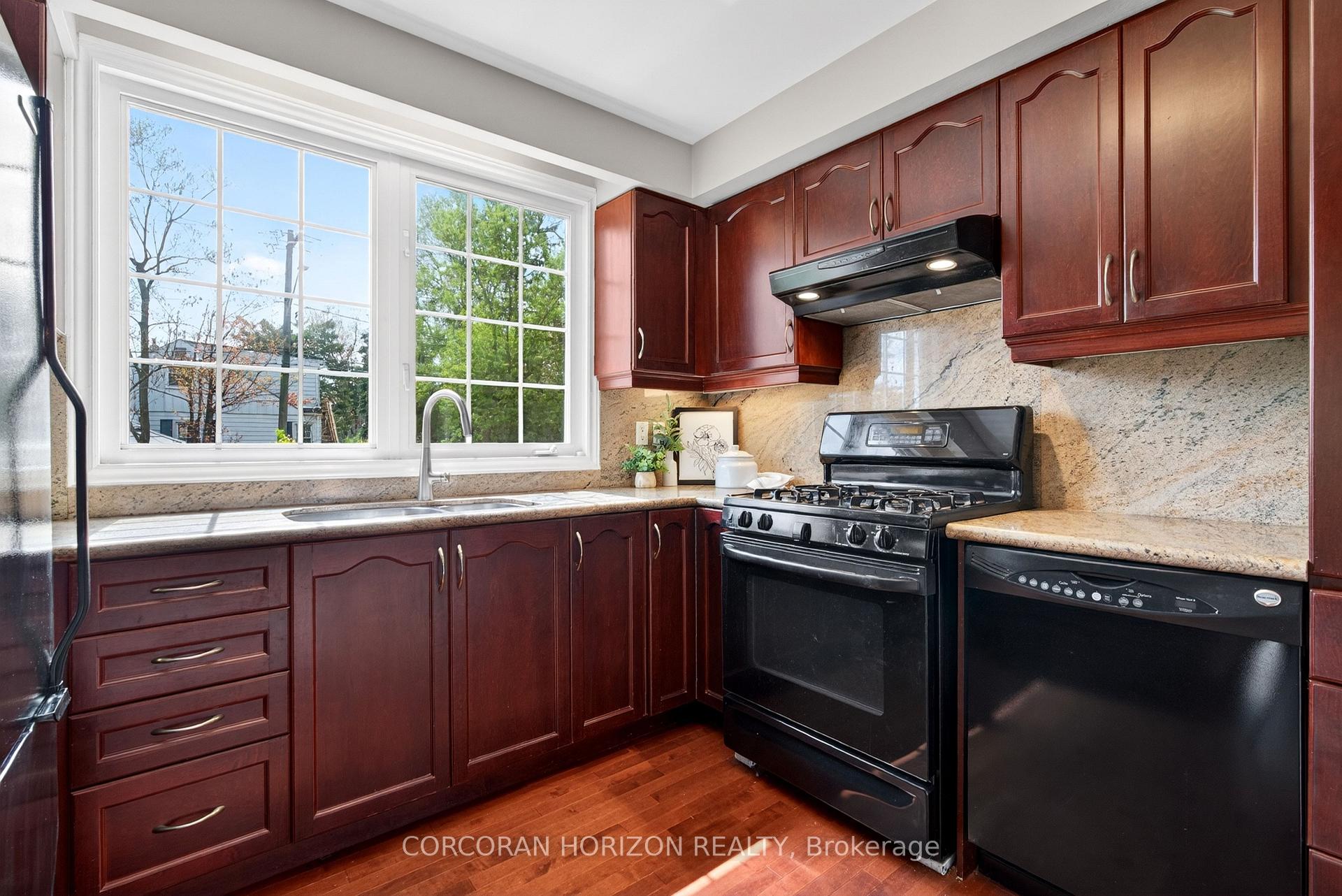 Photo 15 of 77 Mineola Road E, Mississauga, Mineola — HOMEH