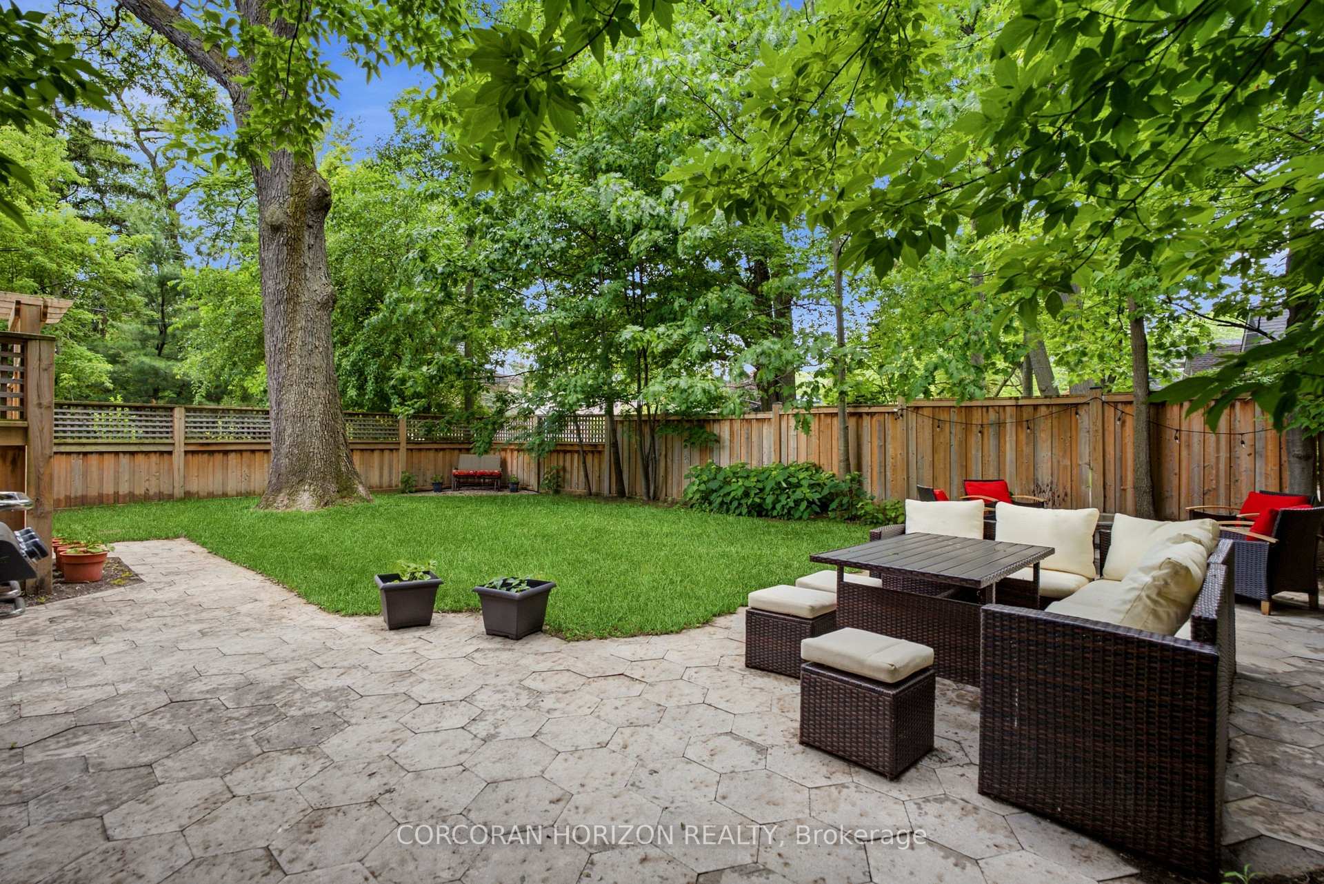 Photo 36 of 77 Mineola Road E, Mississauga, Mineola — HOMEH