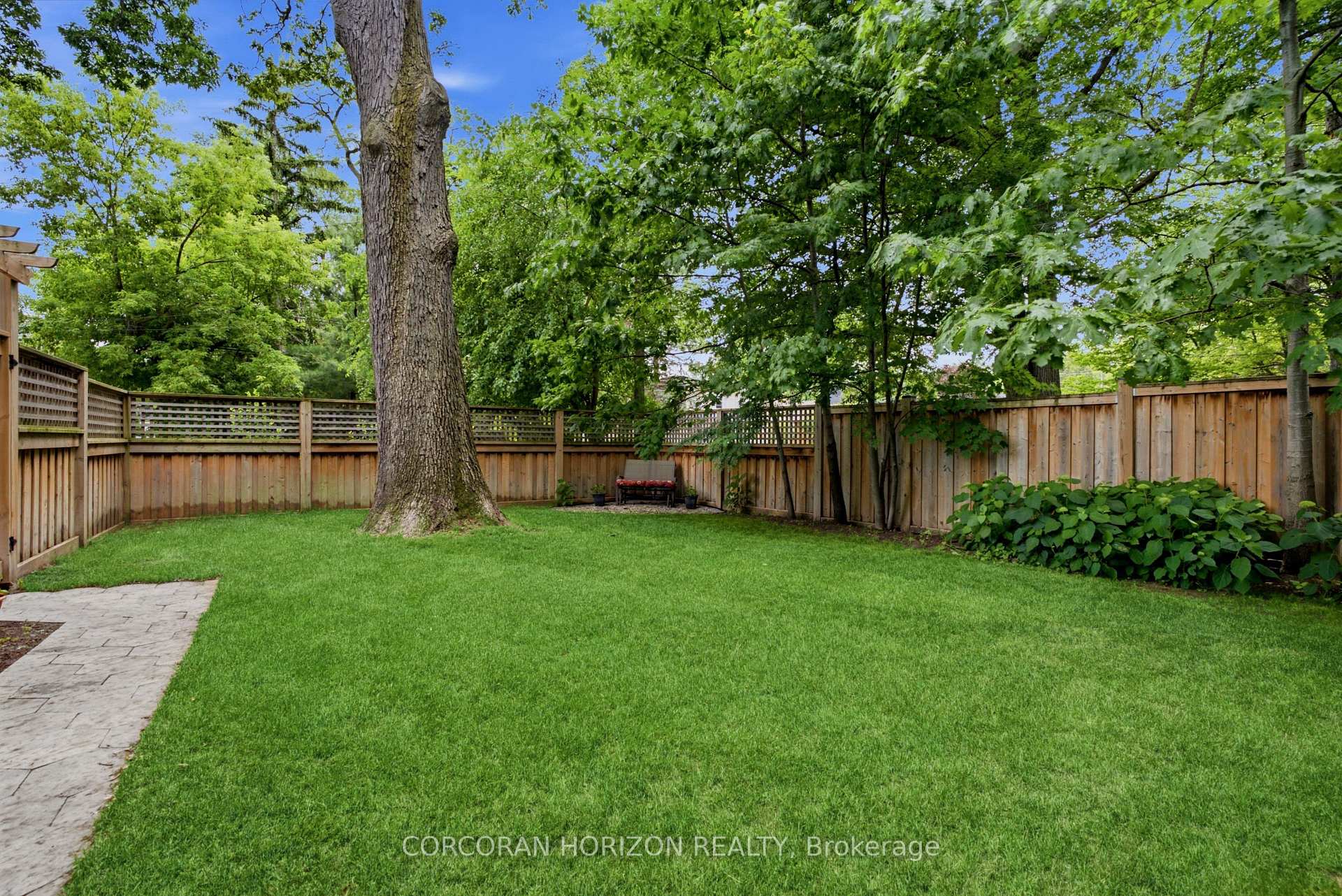 Photo 37 of 77 Mineola Road E, Mississauga, Mineola — HOMEH