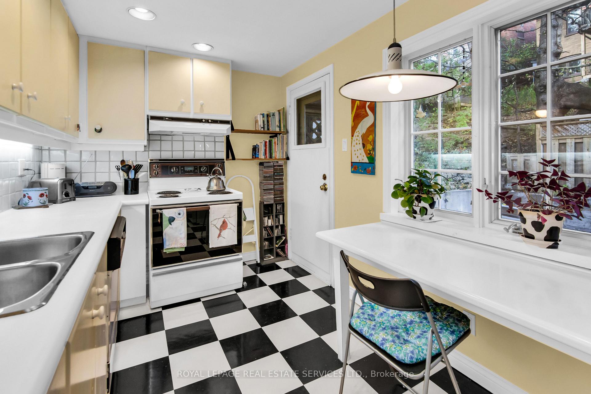 Photo 9 of 405 Glenlake Avenue, Toronto, High Park North — HOMEH