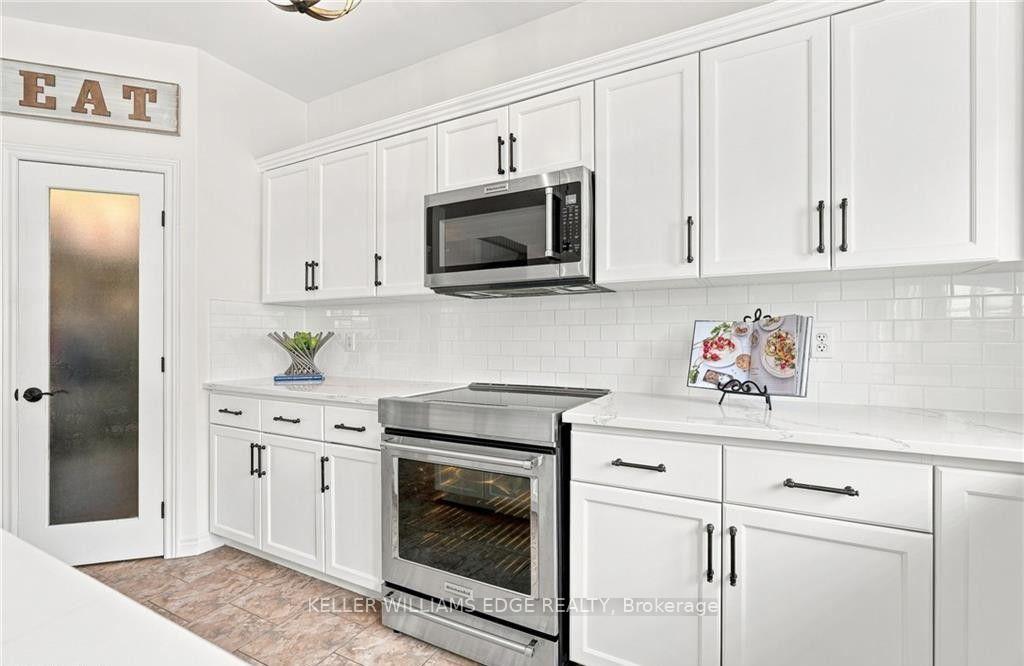 Photo 11 of 53 Valiant Circle, Hamilton, Binbrook — HOMEH