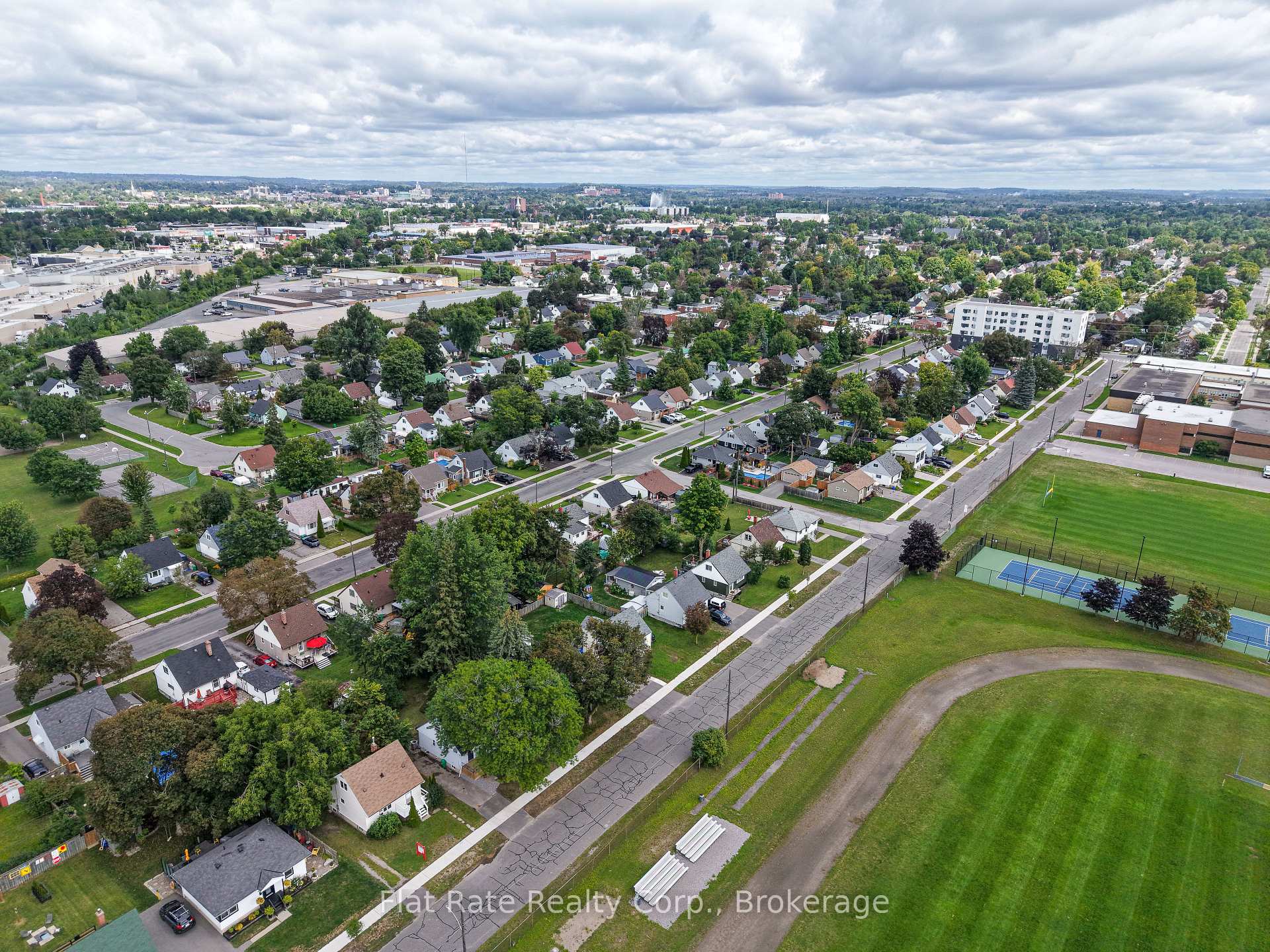 Photo 13 of 718 Gillespie Avenue, Peterborough, Otonabee Ward 1 — HOMEH