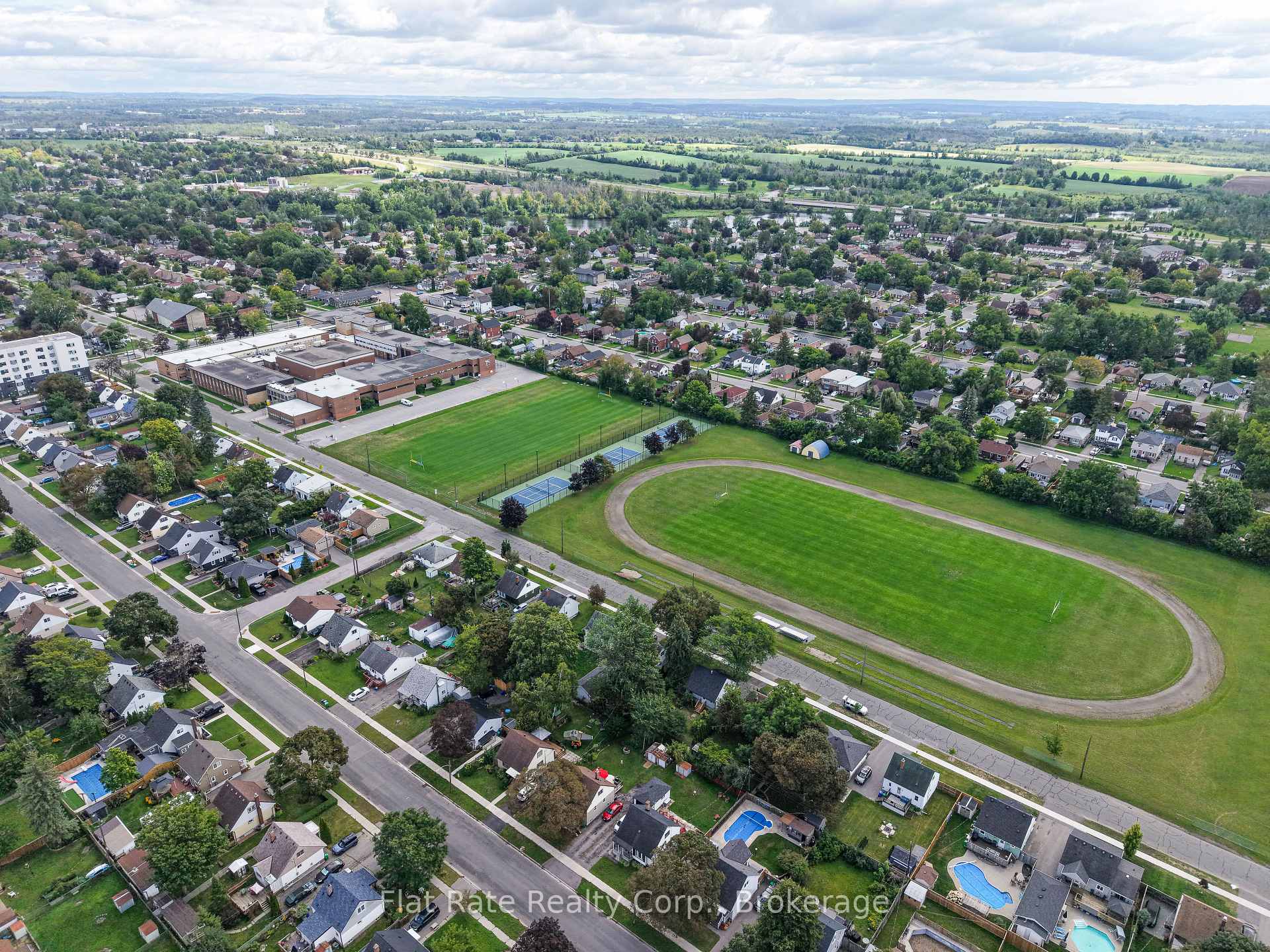 Photo 14 of 718 Gillespie Avenue, Peterborough, Otonabee Ward 1 — HOMEH