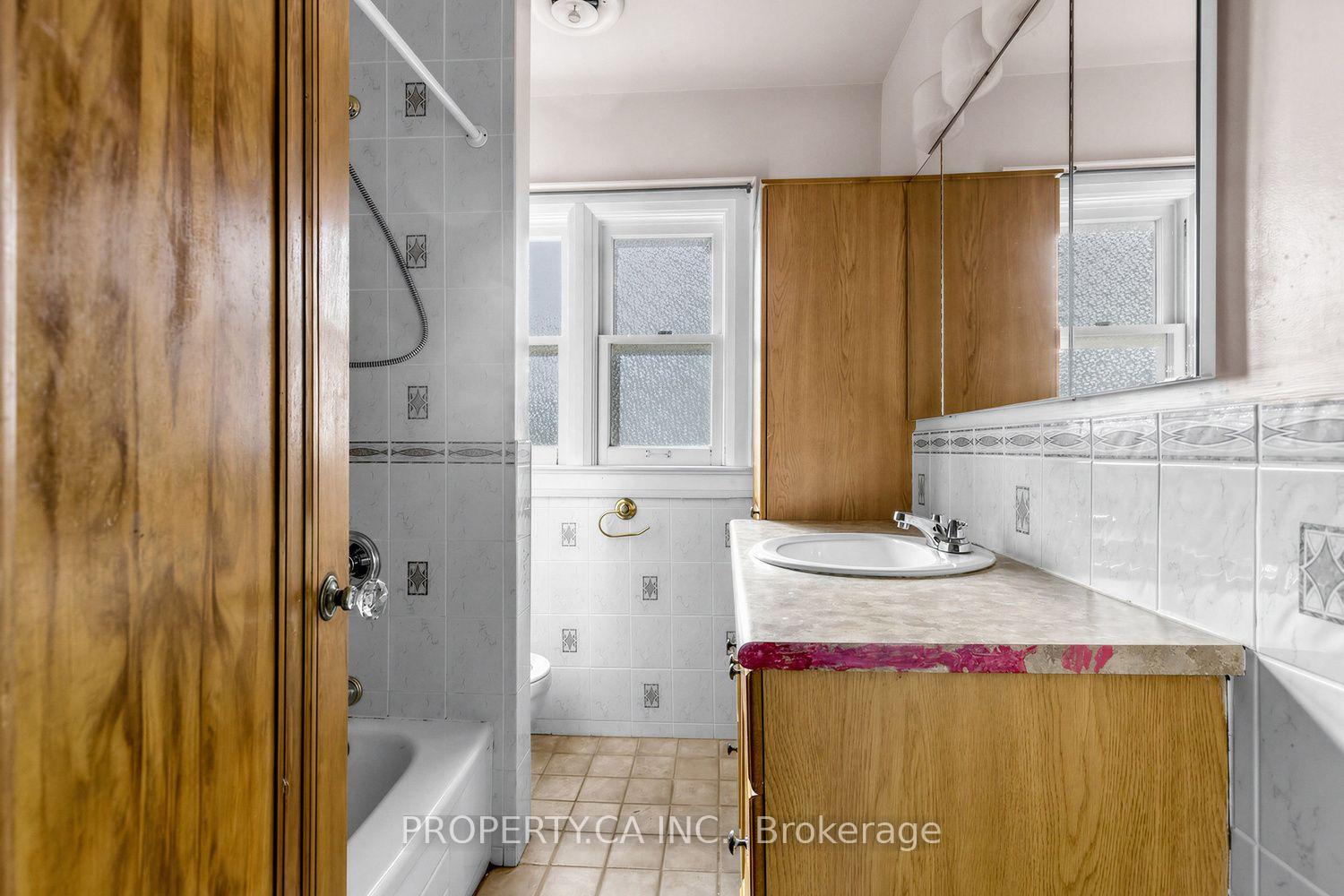 Photo 31 of 54 Baby Point Road, Toronto, Lambton Baby Point — HOMEH
