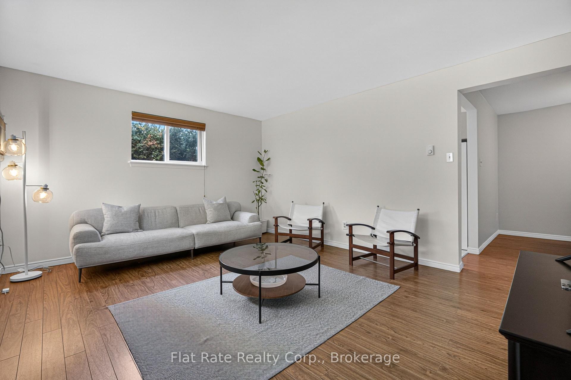 Photo 5 of Unit 101, 1429 Clearview Drive, Peterborough, Monaghan Ward 2 — HOMEH