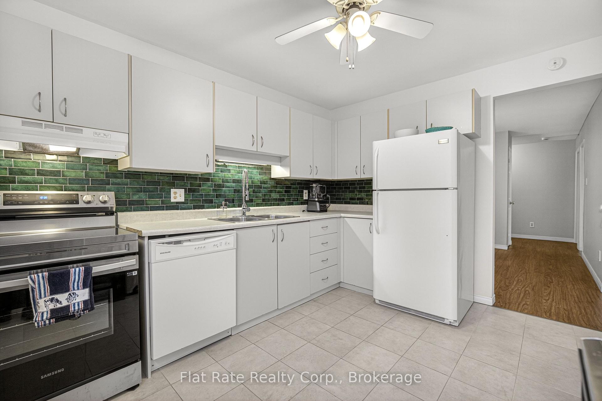 Photo 11 of Unit 101, 1429 Clearview Drive, Peterborough, Monaghan Ward 2 — HOMEH