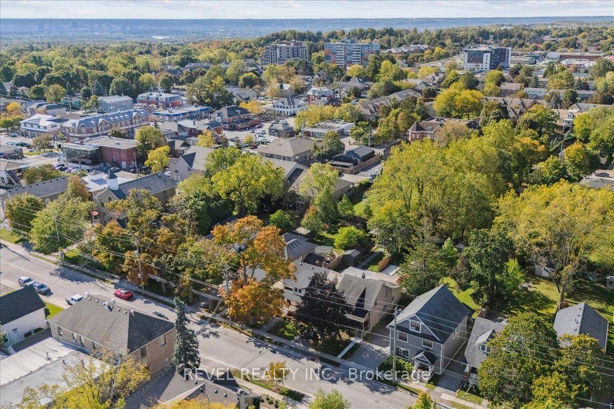 Photo 4 of 47 Mill Street N, Hamilton, Waterdown — HOMEH
