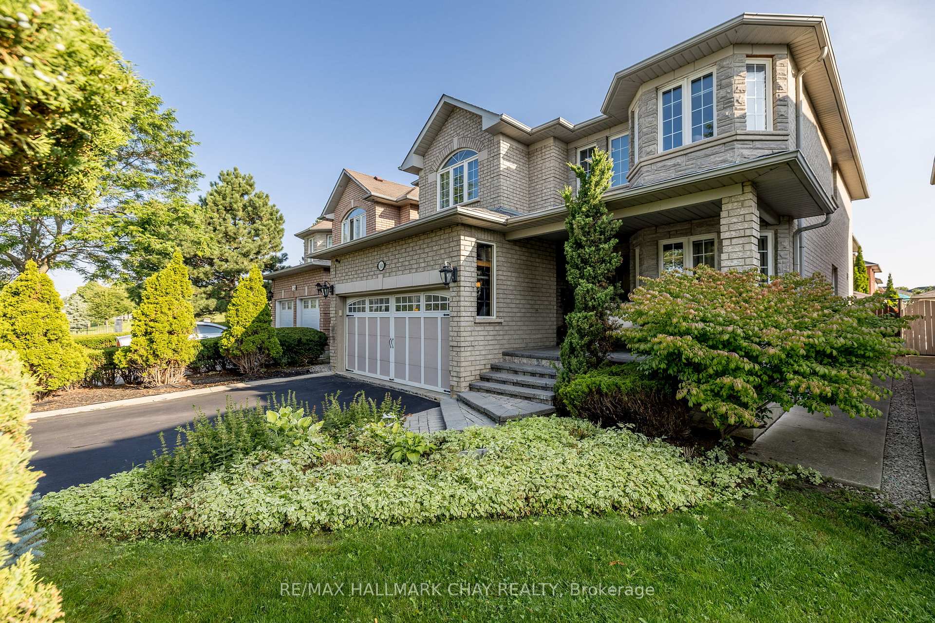 Photo 3 of 160 Golden Gate Circle, Vaughan, Sonoma Heights — HOMEH