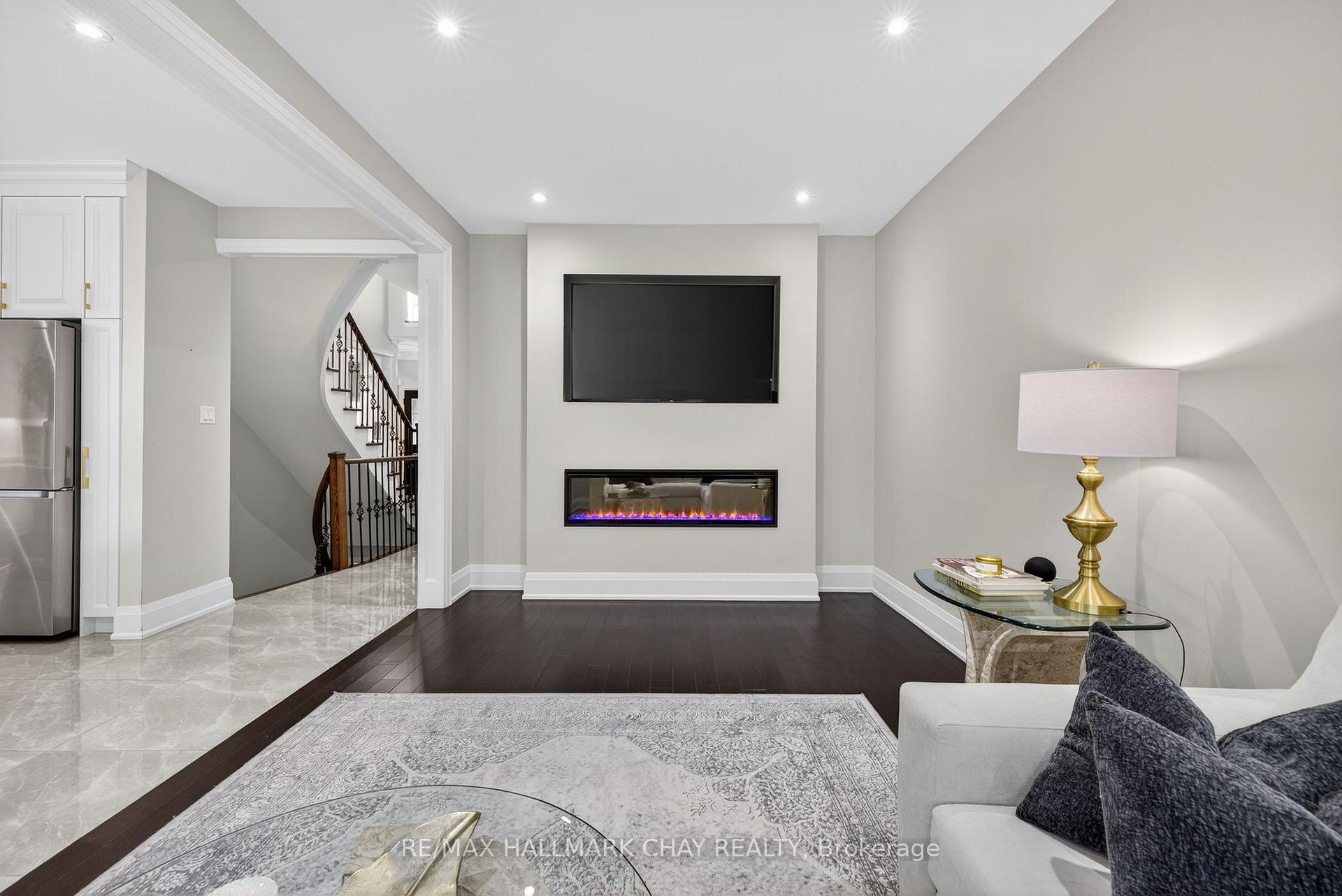 Photo 13 of 160 Golden Gate Circle, Vaughan, Sonoma Heights — HOMEH