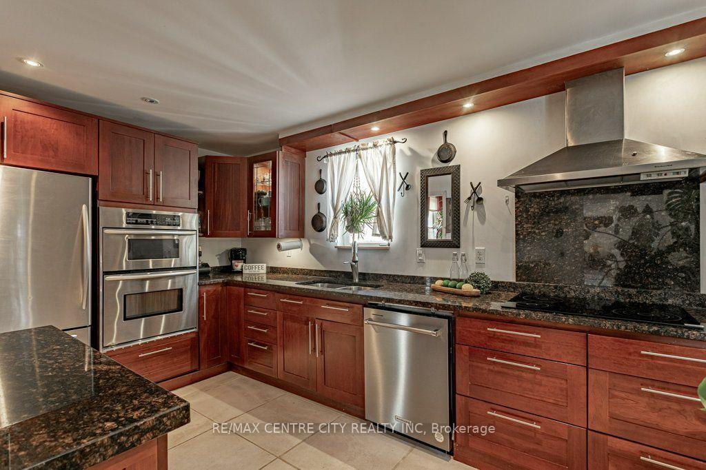 Photo 13 of 61 Alma Street, St. Thomas — HOMEH