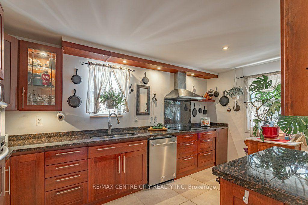 Photo 14 of 61 Alma Street, St. Thomas — HOMEH