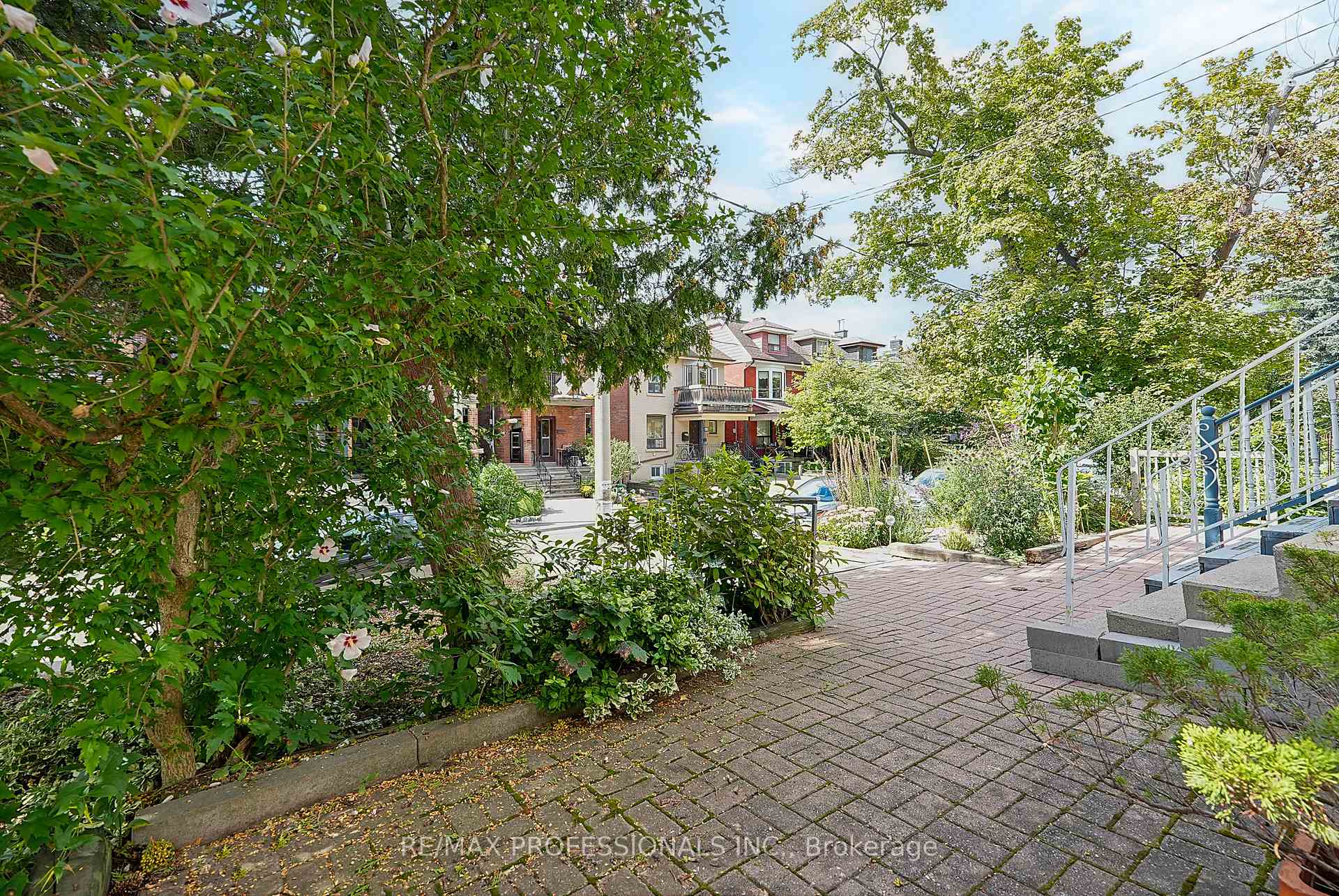 Photo 3 of 227 Montrose Avenue, Toronto, Palmerston-Little Italy — HOMEH