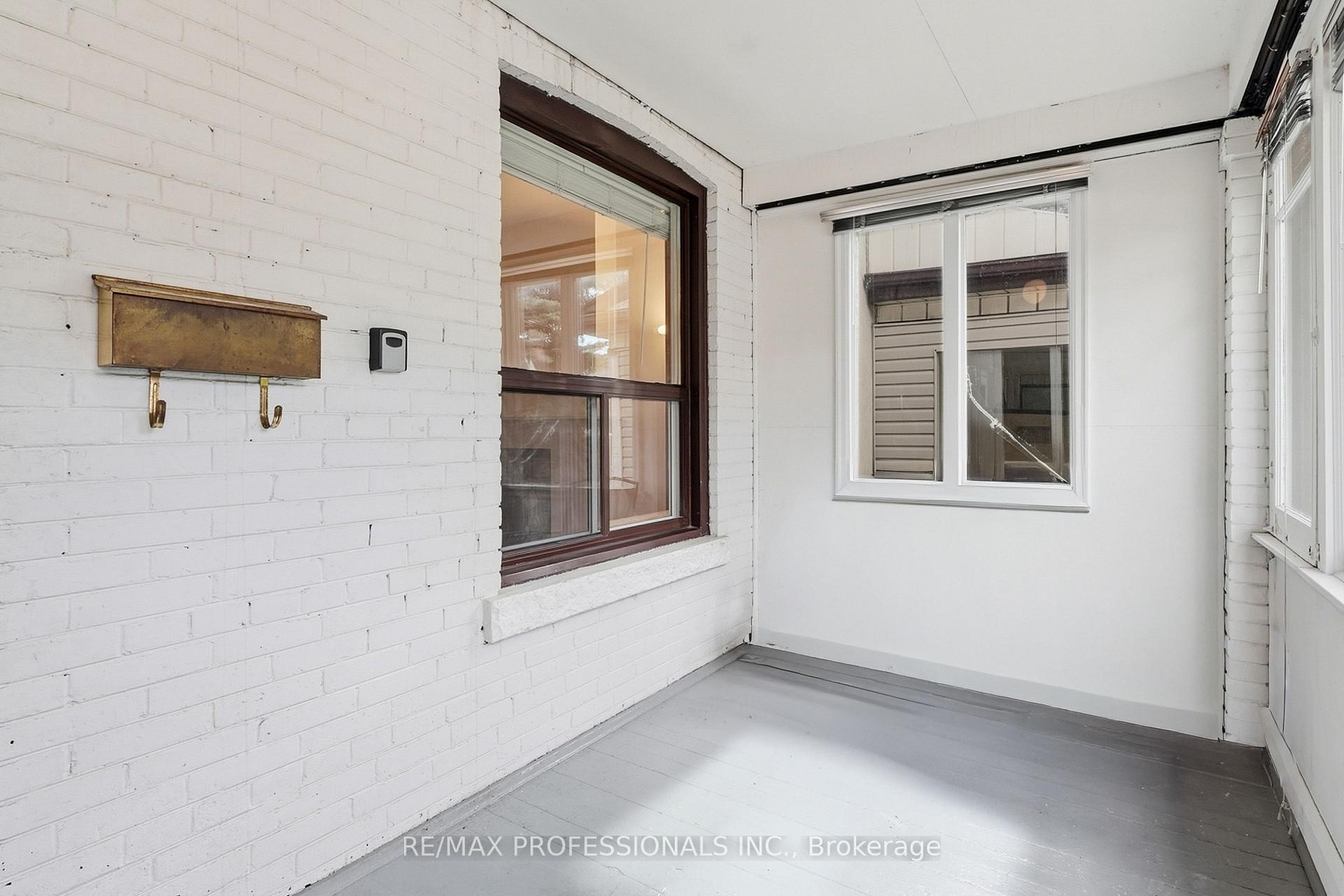 Photo 4 of 227 Montrose Avenue, Toronto, Palmerston-Little Italy — HOMEH