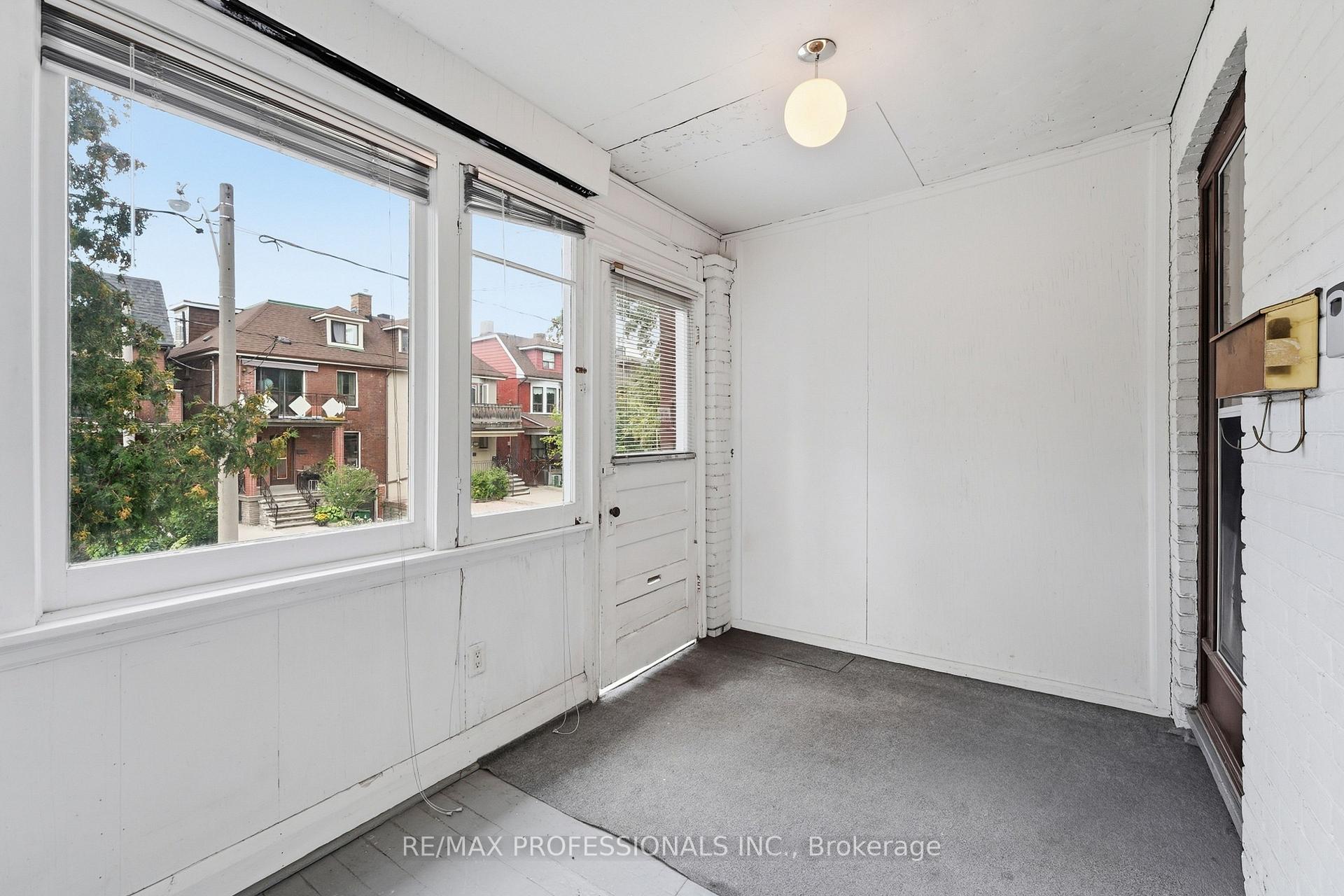 Photo 5 of 227 Montrose Avenue, Toronto, Palmerston-Little Italy — HOMEH