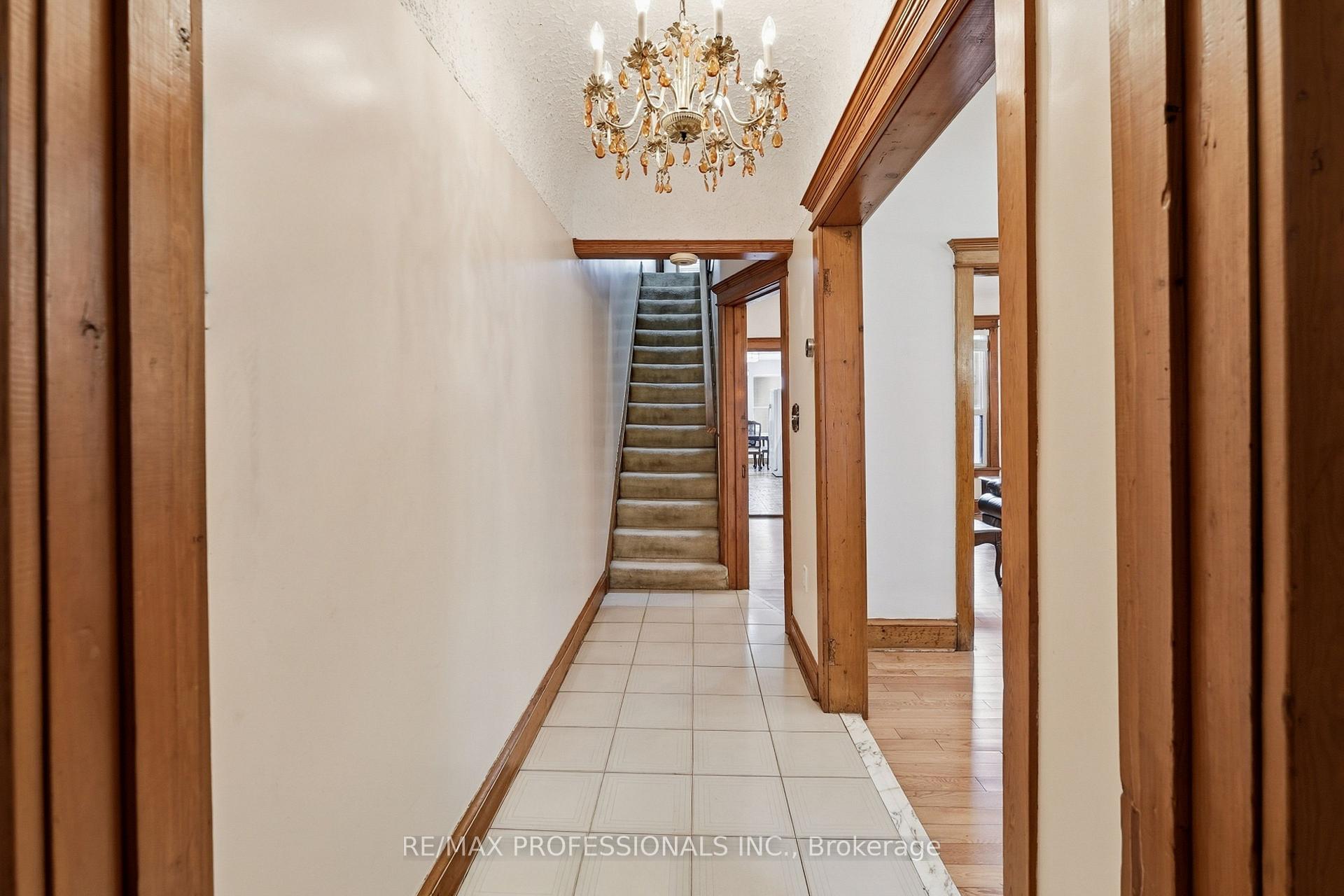 Photo 6 of 227 Montrose Avenue, Toronto, Palmerston-Little Italy — HOMEH