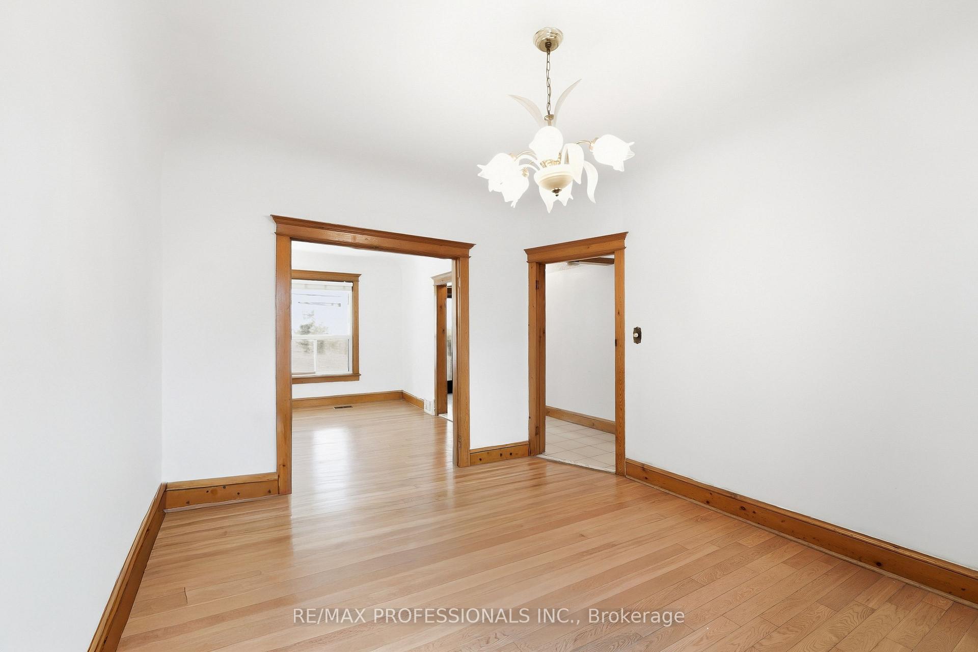 Photo 12 of 227 Montrose Avenue, Toronto, Palmerston-Little Italy — HOMEH