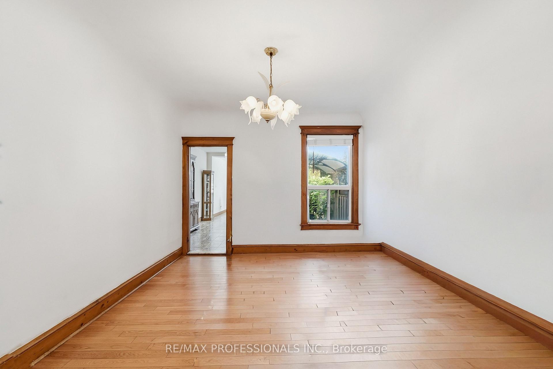 Photo 15 of 227 Montrose Avenue, Toronto, Palmerston-Little Italy — HOMEH