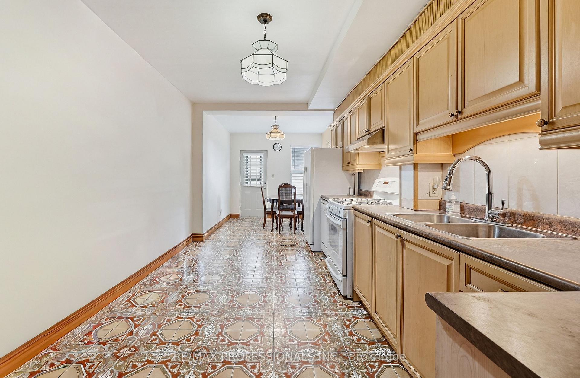 Photo 18 of 227 Montrose Avenue, Toronto, Palmerston-Little Italy — HOMEH