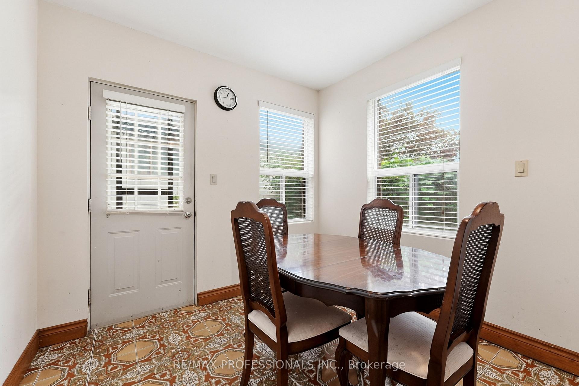 Photo 21 of 227 Montrose Avenue, Toronto, Palmerston-Little Italy — HOMEH