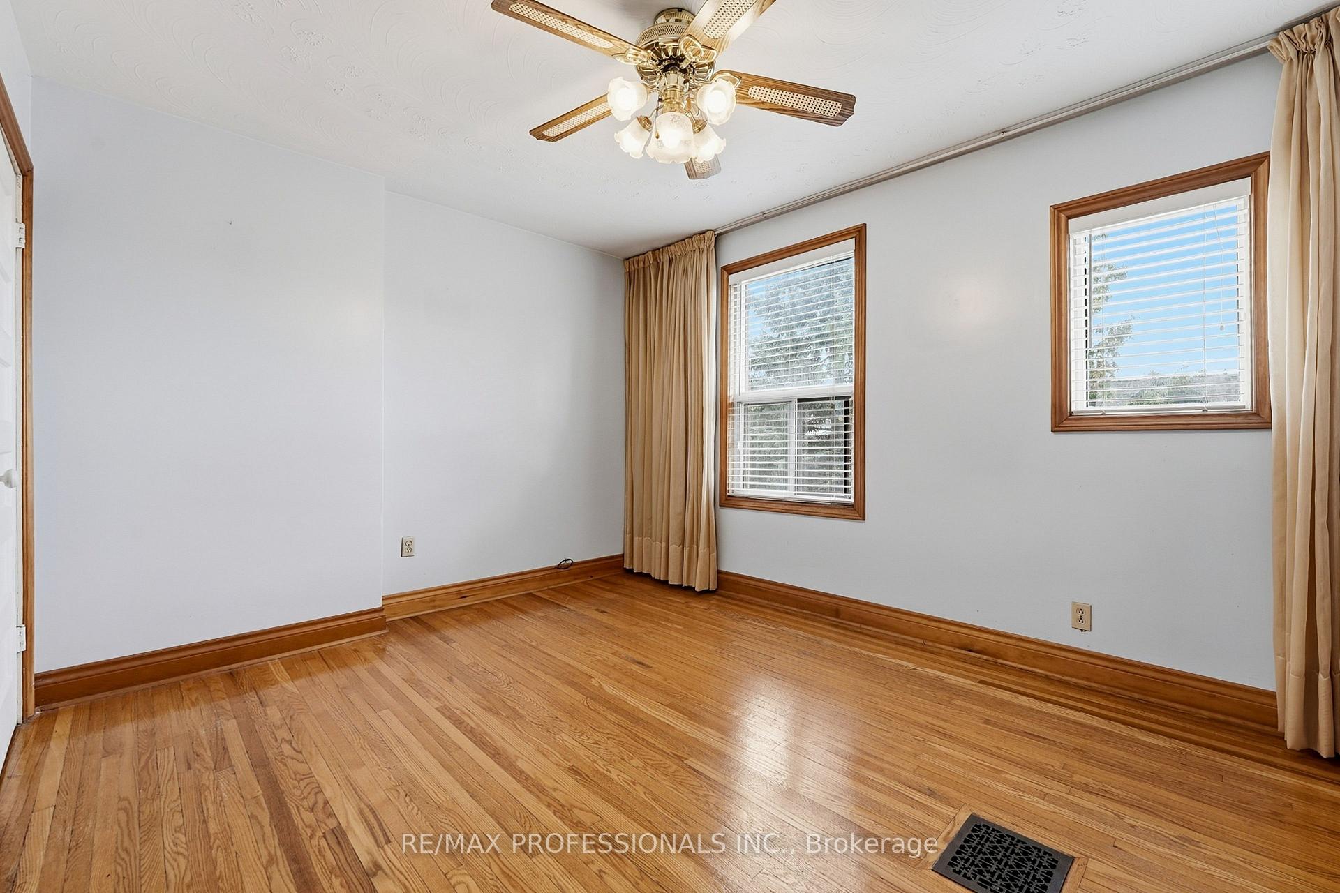 Photo 23 of 227 Montrose Avenue, Toronto, Palmerston-Little Italy — HOMEH