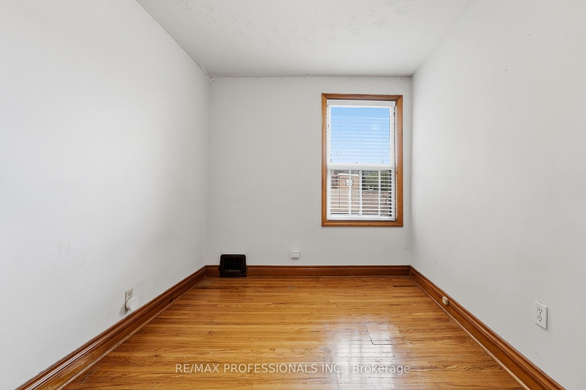 Photo 28 of 227 Montrose Avenue, Toronto, Palmerston-Little Italy — HOMEH