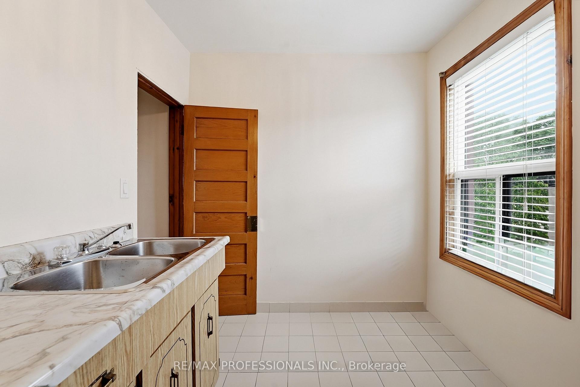 Photo 31 of 227 Montrose Avenue, Toronto, Palmerston-Little Italy — HOMEH