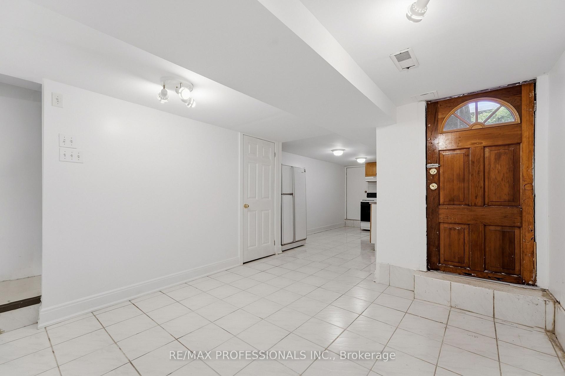 Photo 38 of 227 Montrose Avenue, Toronto, Palmerston-Little Italy — HOMEH