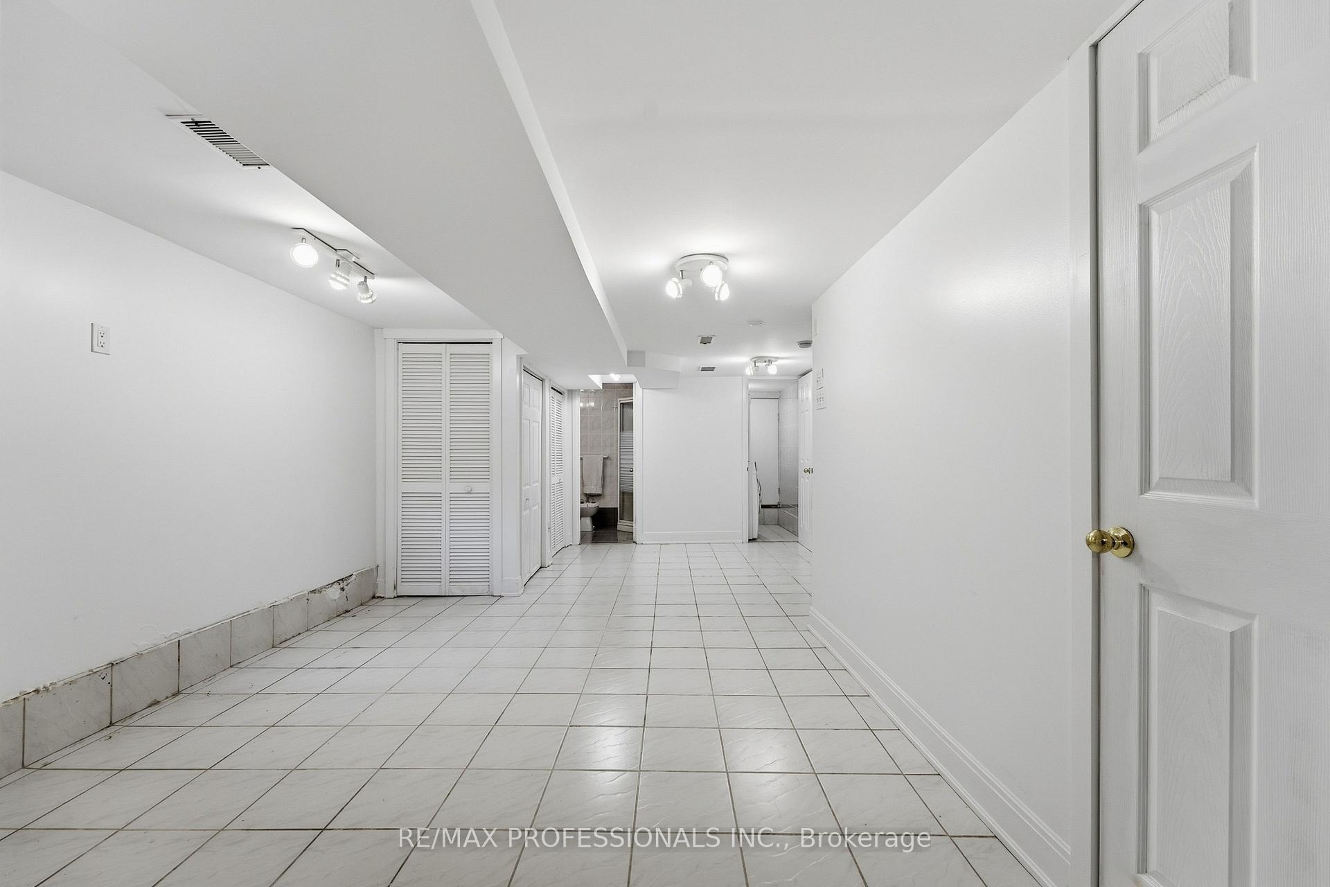 Photo 41 of 227 Montrose Avenue, Toronto, Palmerston-Little Italy — HOMEH