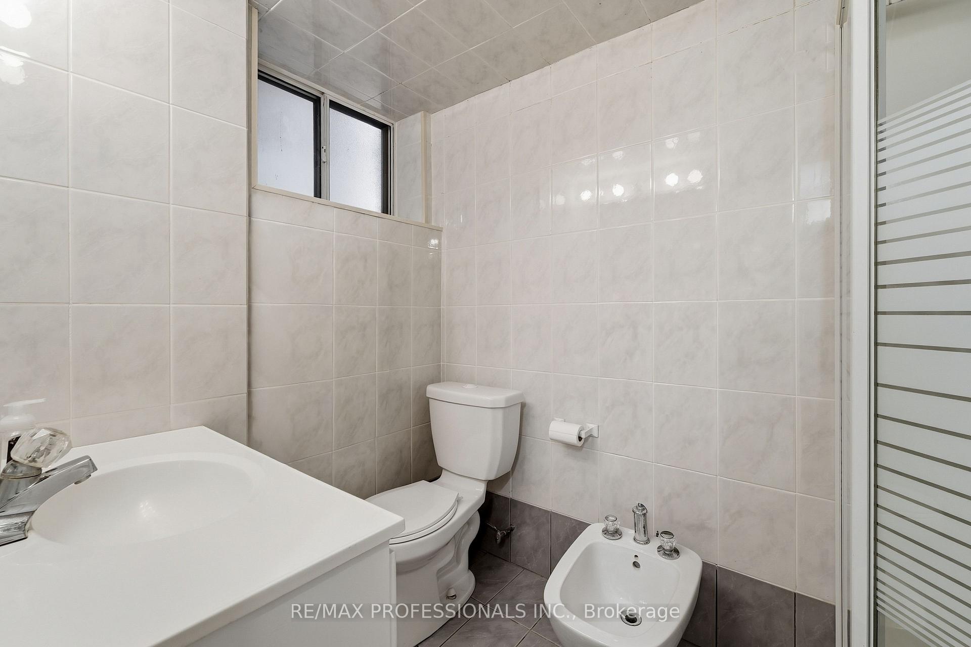 Photo 42 of 227 Montrose Avenue, Toronto, Palmerston-Little Italy — HOMEH
