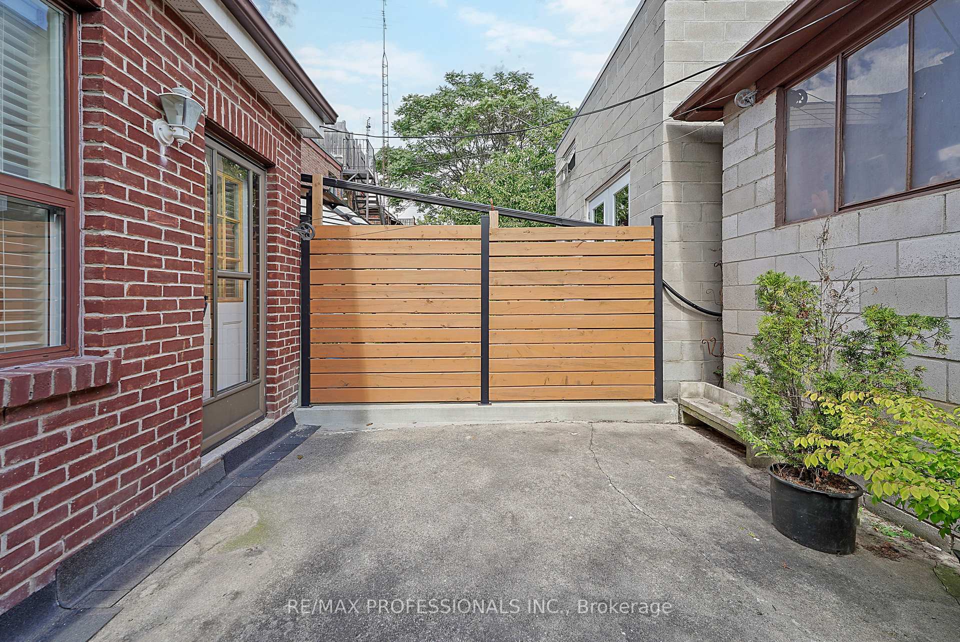 Photo 47 of 227 Montrose Avenue, Toronto, Palmerston-Little Italy — HOMEH