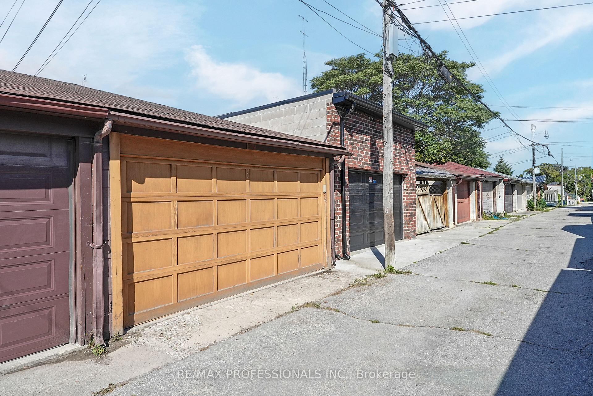 Photo 51 of 227 Montrose Avenue, Toronto, Palmerston-Little Italy — HOMEH