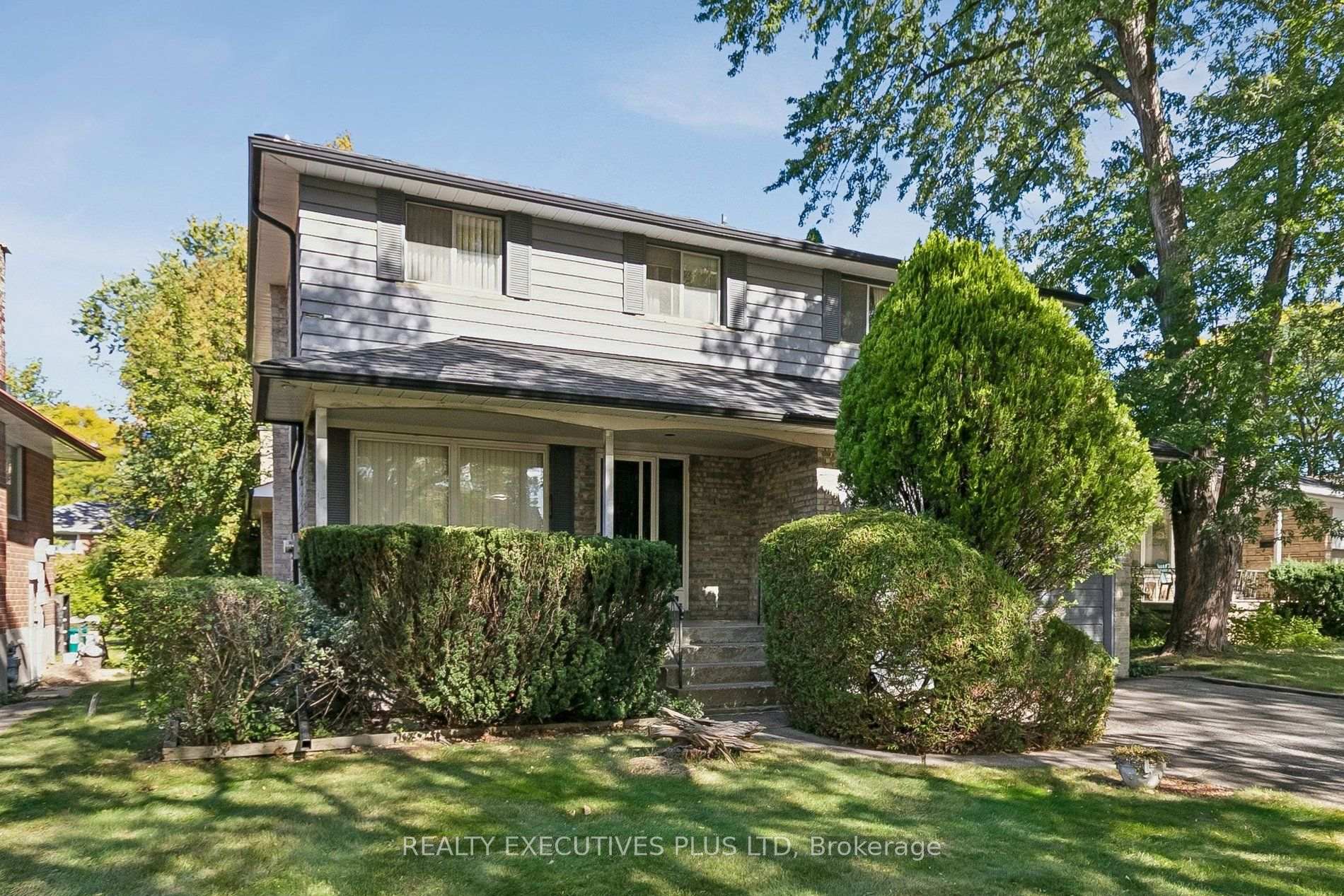 Photo 2 of 12 Mandel Crescent, North York, Bayview Woods-Steeles — HOMEH