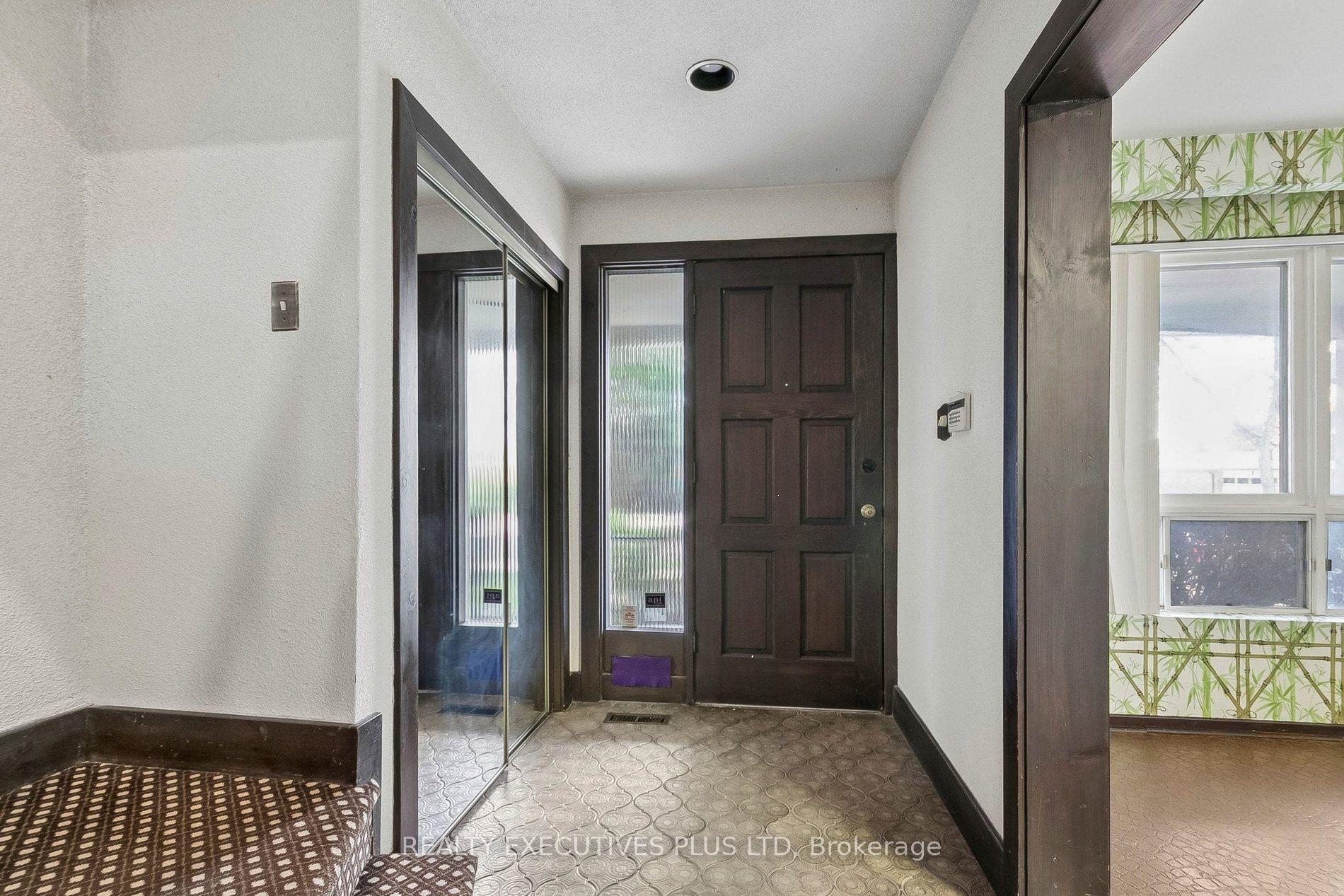 Photo 3 of 12 Mandel Crescent, North York, Bayview Woods-Steeles — HOMEH