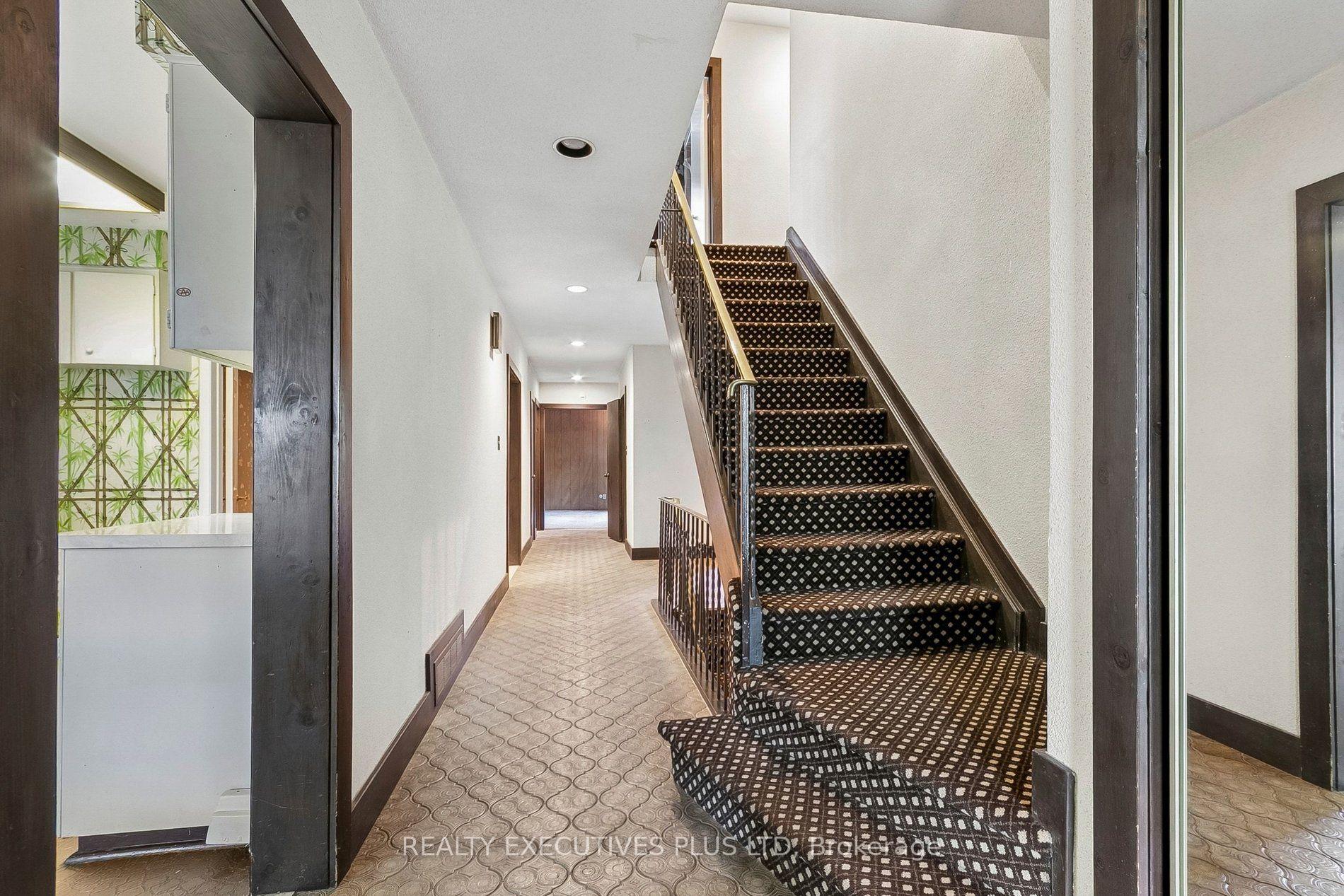 Photo 4 of 12 Mandel Crescent, North York, Bayview Woods-Steeles — HOMEH