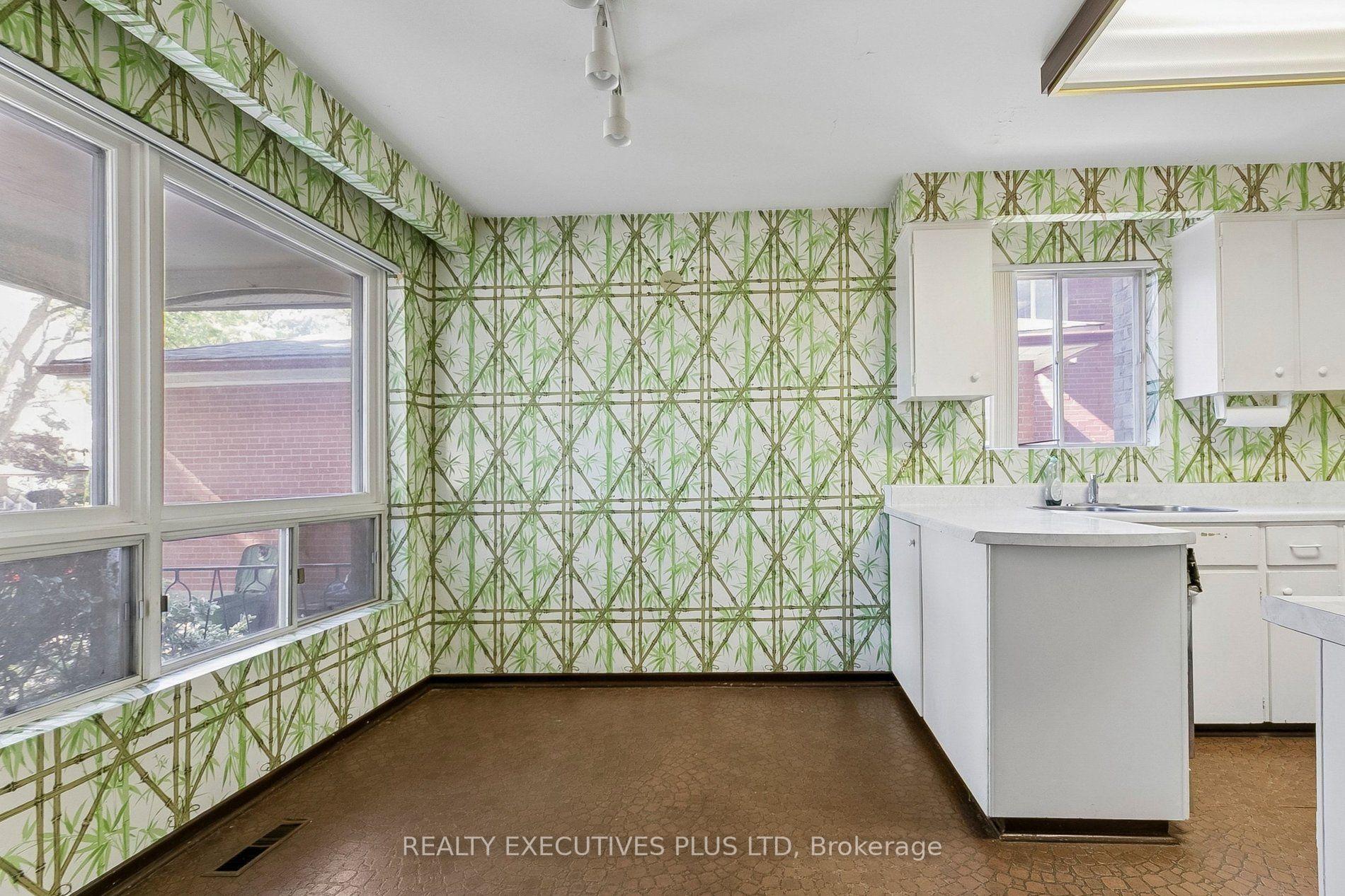 Photo 5 of 12 Mandel Crescent, North York, Bayview Woods-Steeles — HOMEH