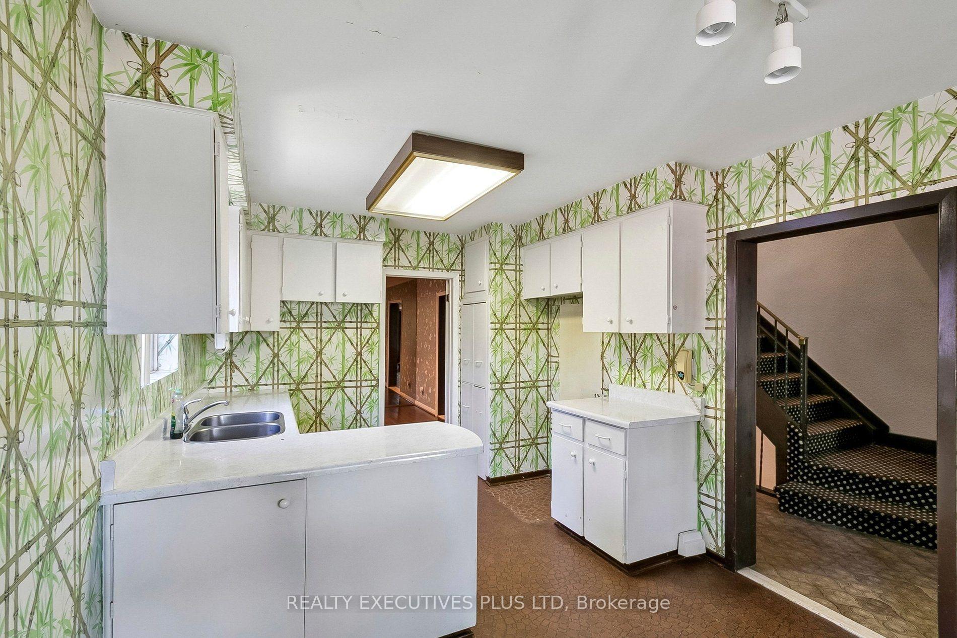 Photo 7 of 12 Mandel Crescent, North York, Bayview Woods-Steeles — HOMEH