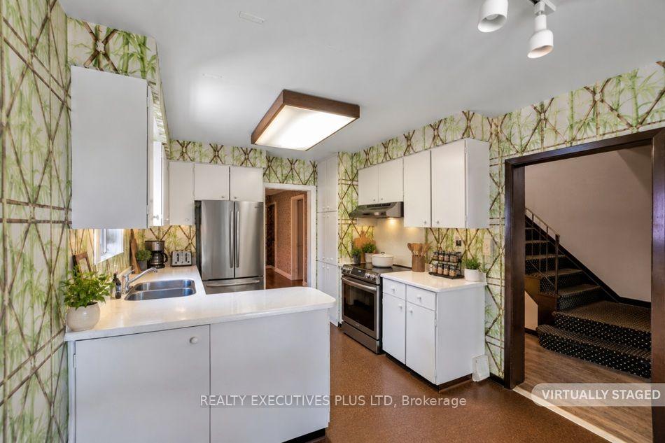 Photo 8 of 12 Mandel Crescent, North York, Bayview Woods-Steeles — HOMEH