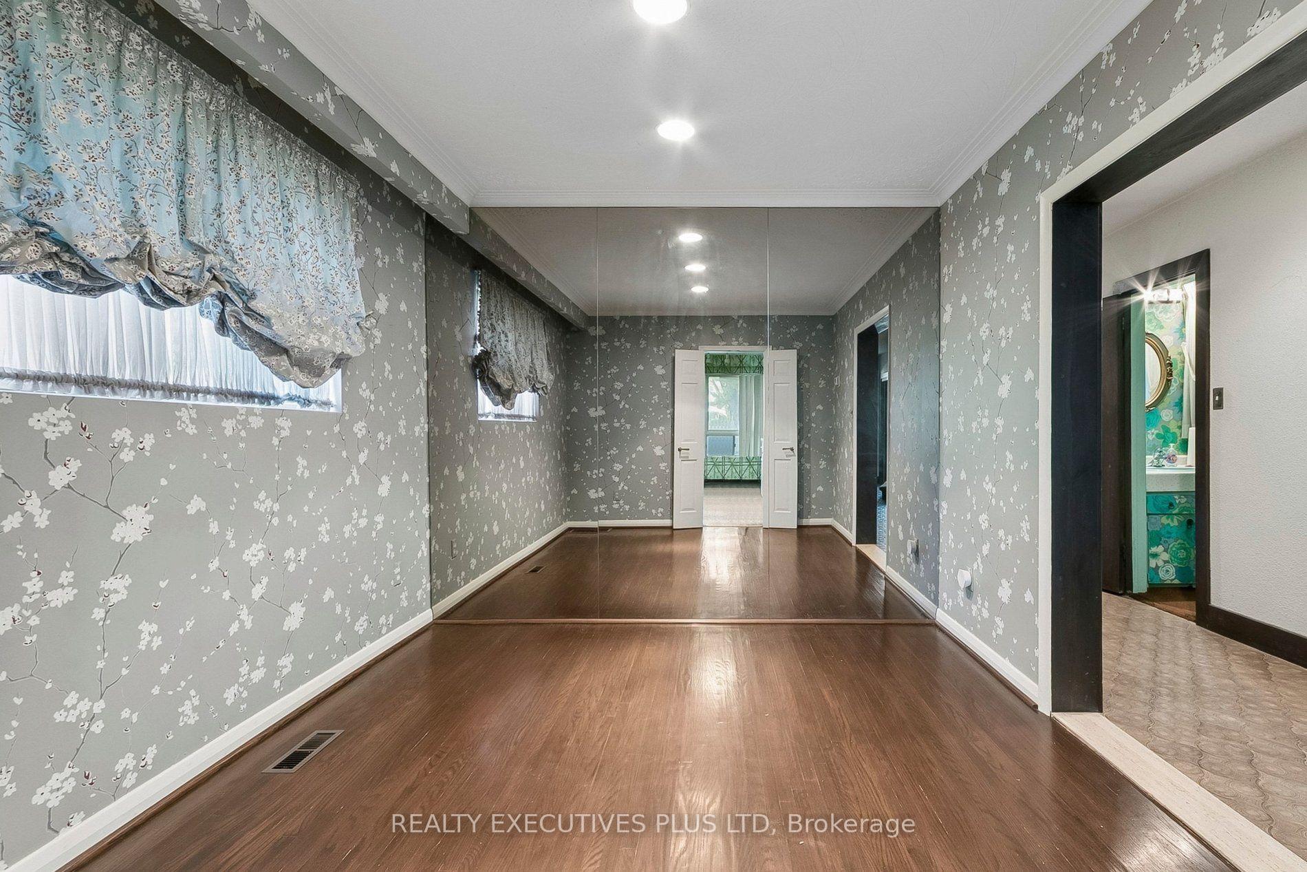 Photo 9 of 12 Mandel Crescent, North York, Bayview Woods-Steeles — HOMEH