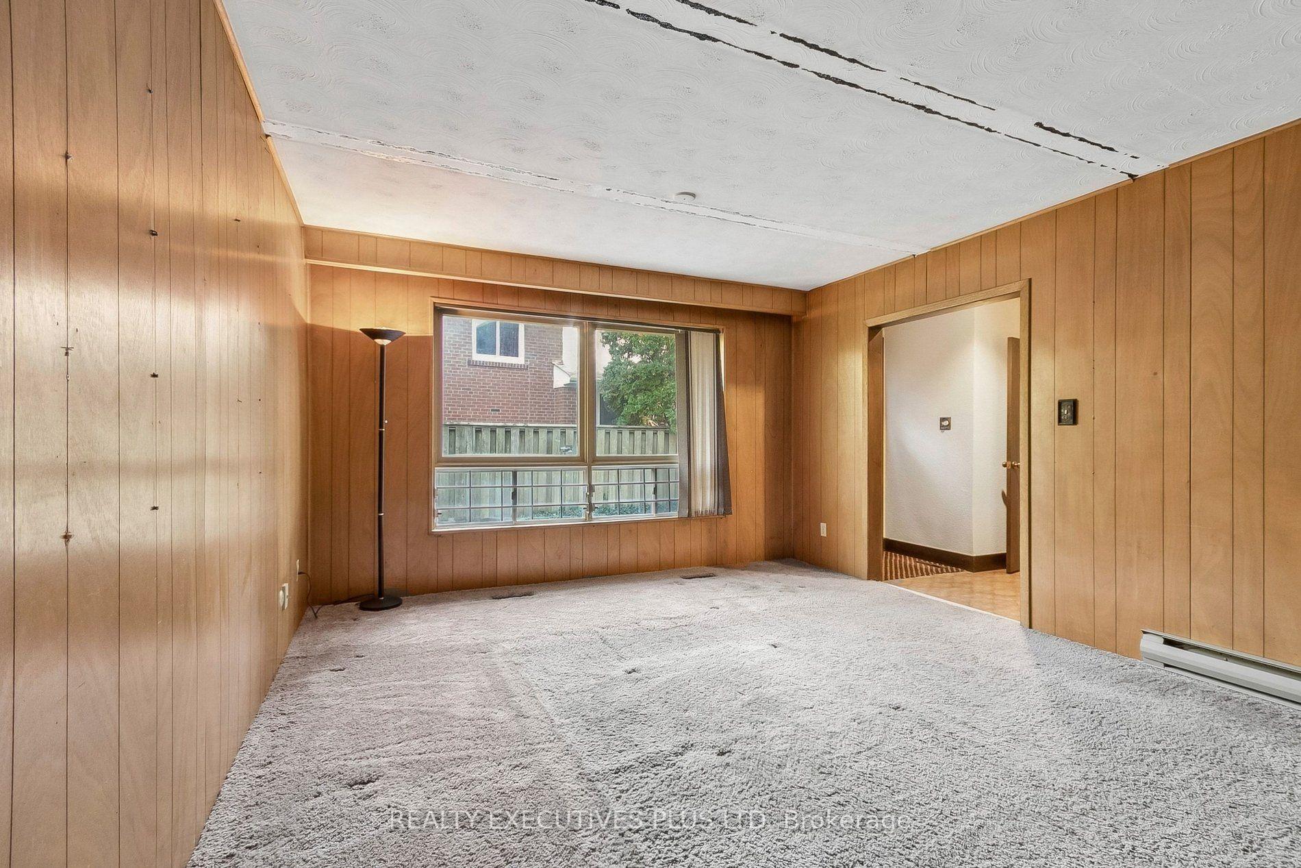 Photo 13 of 12 Mandel Crescent, North York, Bayview Woods-Steeles — HOMEH