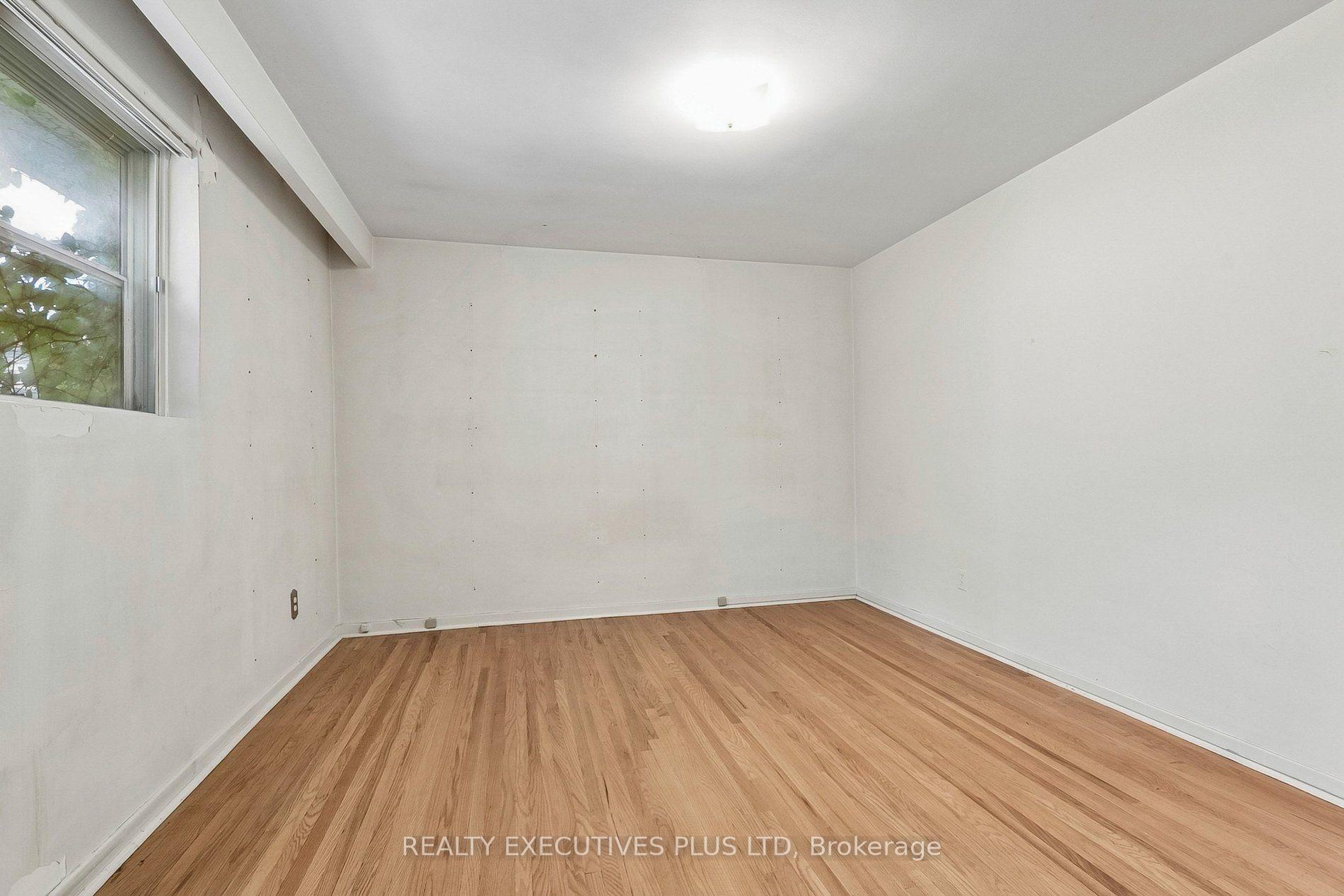 Photo 21 of 12 Mandel Crescent, North York, Bayview Woods-Steeles — HOMEH