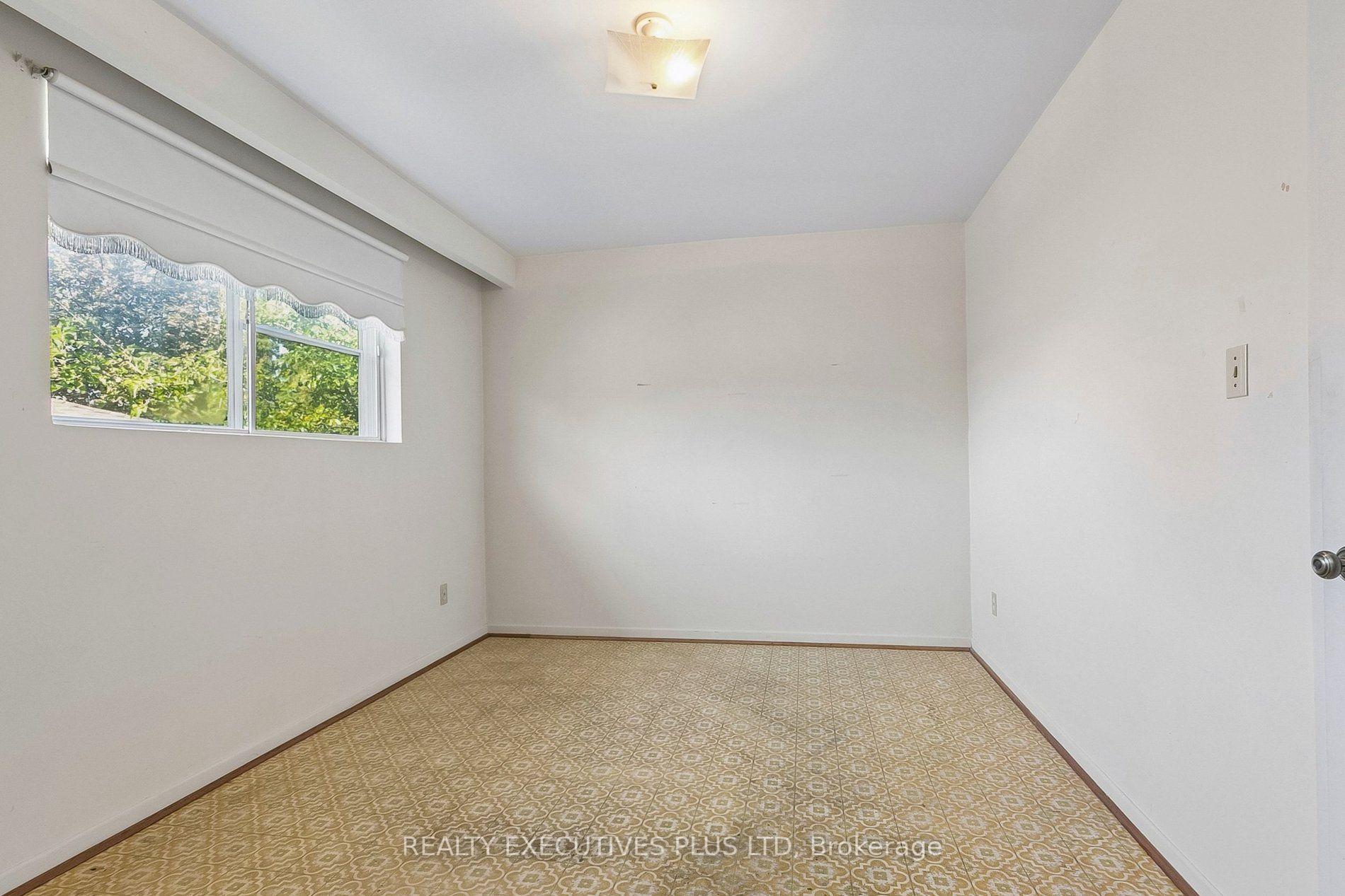 Photo 24 of 12 Mandel Crescent, North York, Bayview Woods-Steeles — HOMEH