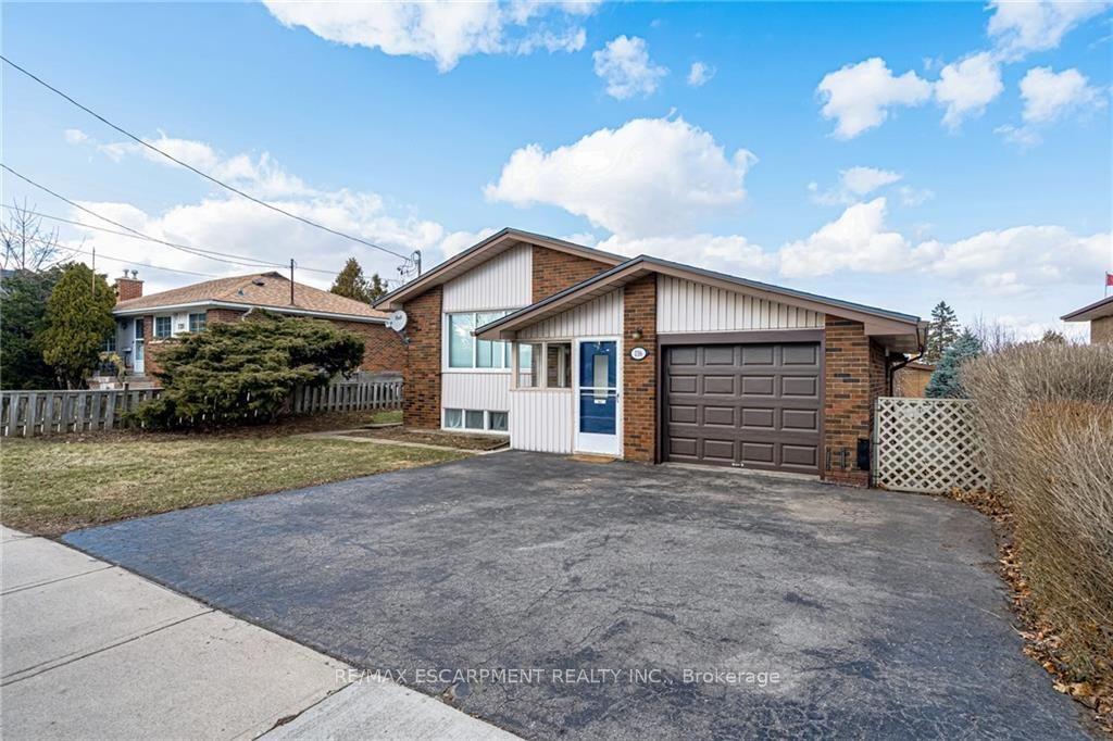 Photo of 116 Mohawk Road W