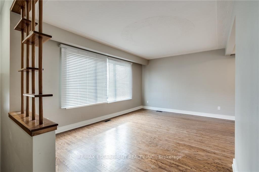 Photo 3 of 116 Mohawk Road W, Hamilton, Buchanan — HOMEH