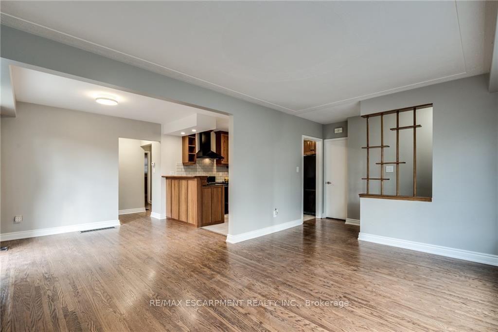 Photo 5 of 116 Mohawk Road W, Hamilton, Buchanan — HOMEH