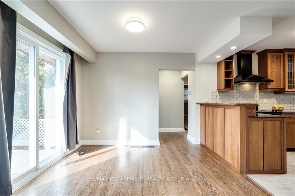 Photo 6 of 116 Mohawk Road W, Hamilton, Buchanan — HOMEH