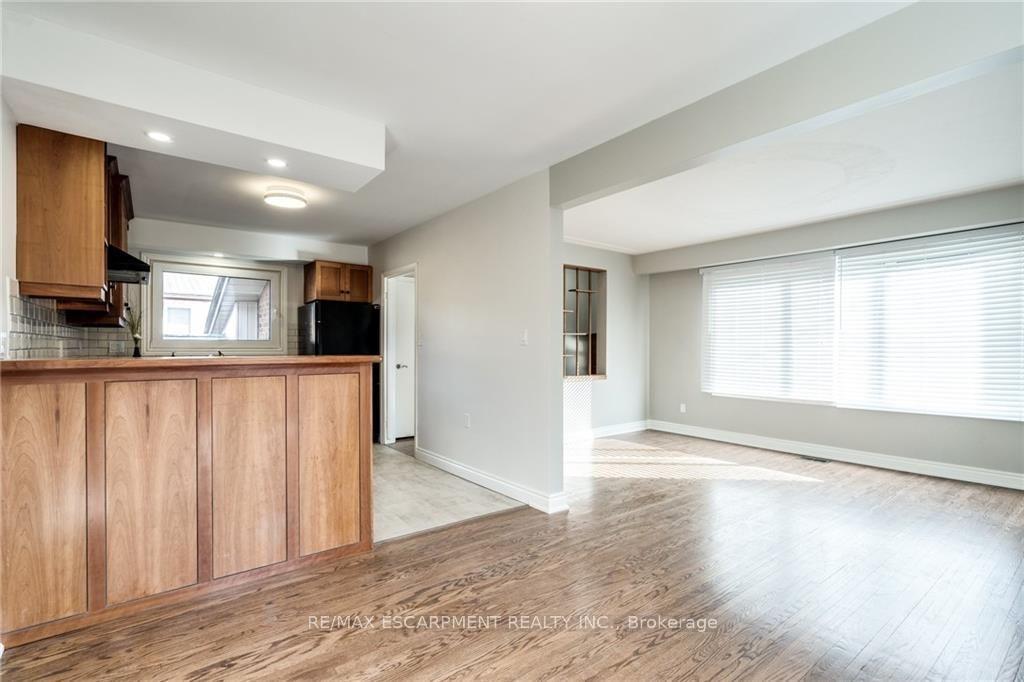 Photo 8 of 116 Mohawk Road W, Hamilton, Buchanan — HOMEH