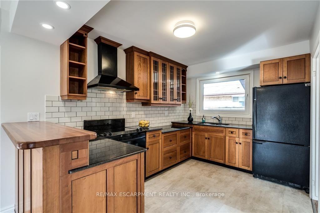 Photo 9 of 116 Mohawk Road W, Hamilton, Buchanan — HOMEH
