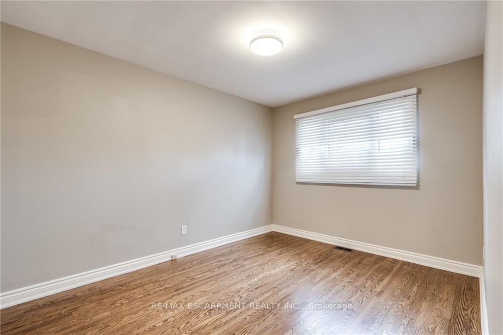 Photo 14 of 116 Mohawk Road W, Hamilton, Buchanan — HOMEH