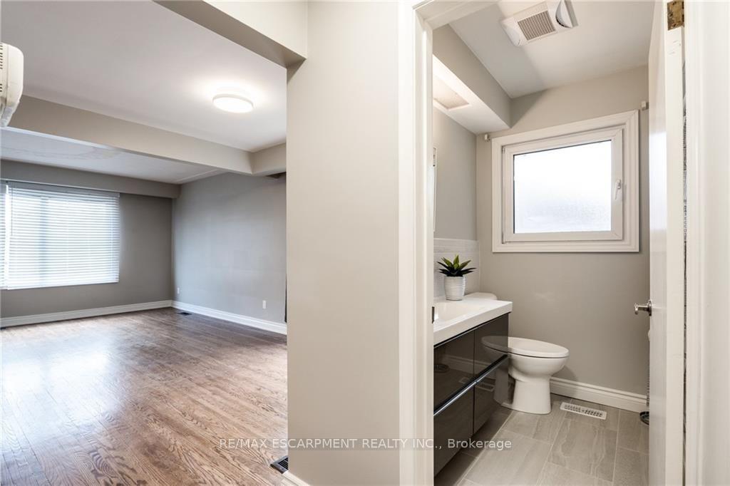 Photo 15 of 116 Mohawk Road W, Hamilton, Buchanan — HOMEH